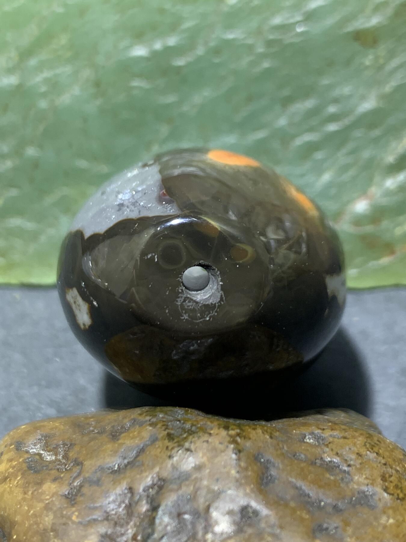 精美冰飘红黑料战国红玛瑙随形大勒子一颗！