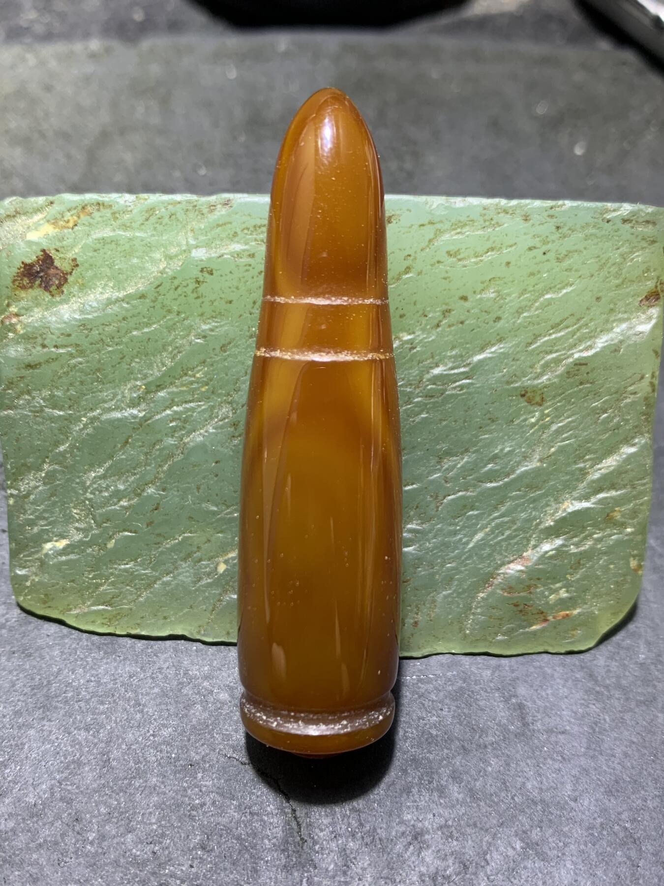 缠丝玛瑙雕刻通货子 弹头吊坠一个，