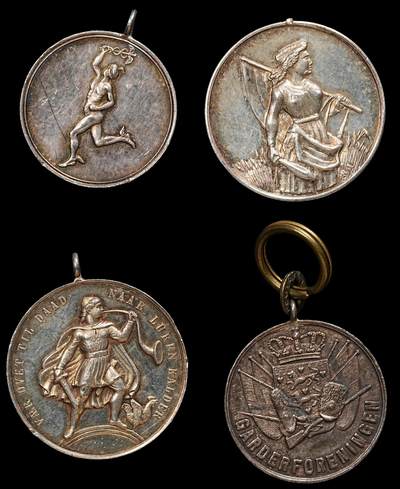 修遠堂世界钱币第九十四期 - 19世纪末-20世纪初小银章4枚 1枚挂扣脱落 34.70g