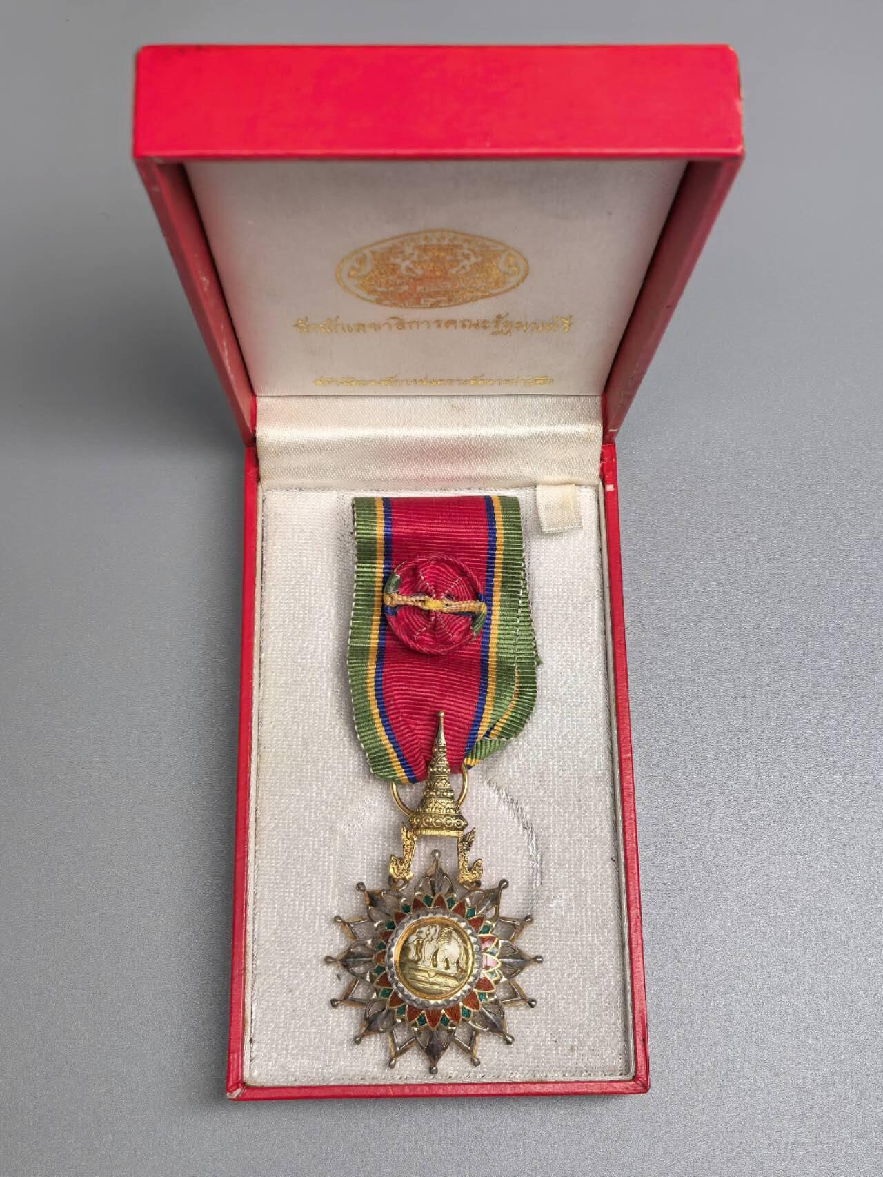 小驴勋章奖章收藏11月22日周六晚六点拍卖（珍爱和平，收藏战争，铭记历史，勿忘国耻，忠党爱国。有偿代拍，送拍规则在简介最后，参拍须阅读规则后再参拍，关系到运费包装发货时效真假辨别等关键信息，拍卖时不再发原图，看大图店主微信码在拍卖店铺介绍里） 泰国白象勋章带盒