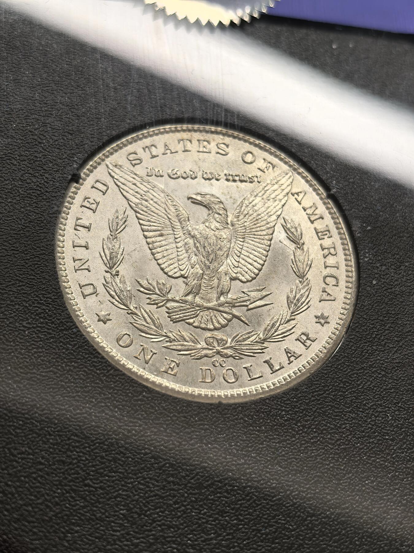 博洋堂藏家专场系列之美国钱币白金之夜专场暨第148期（全场包邮） NGC MS64 美国1883 CC 摩根 卡森厂 GSA大封装 附原盒及证书 人像面月牙形彩虹包浆 高分难得 十字转光