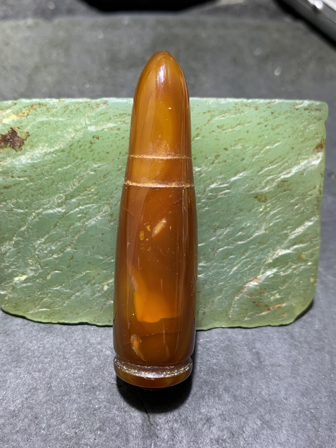 缠丝玛瑙雕刻通货子 弹头吊坠一个，