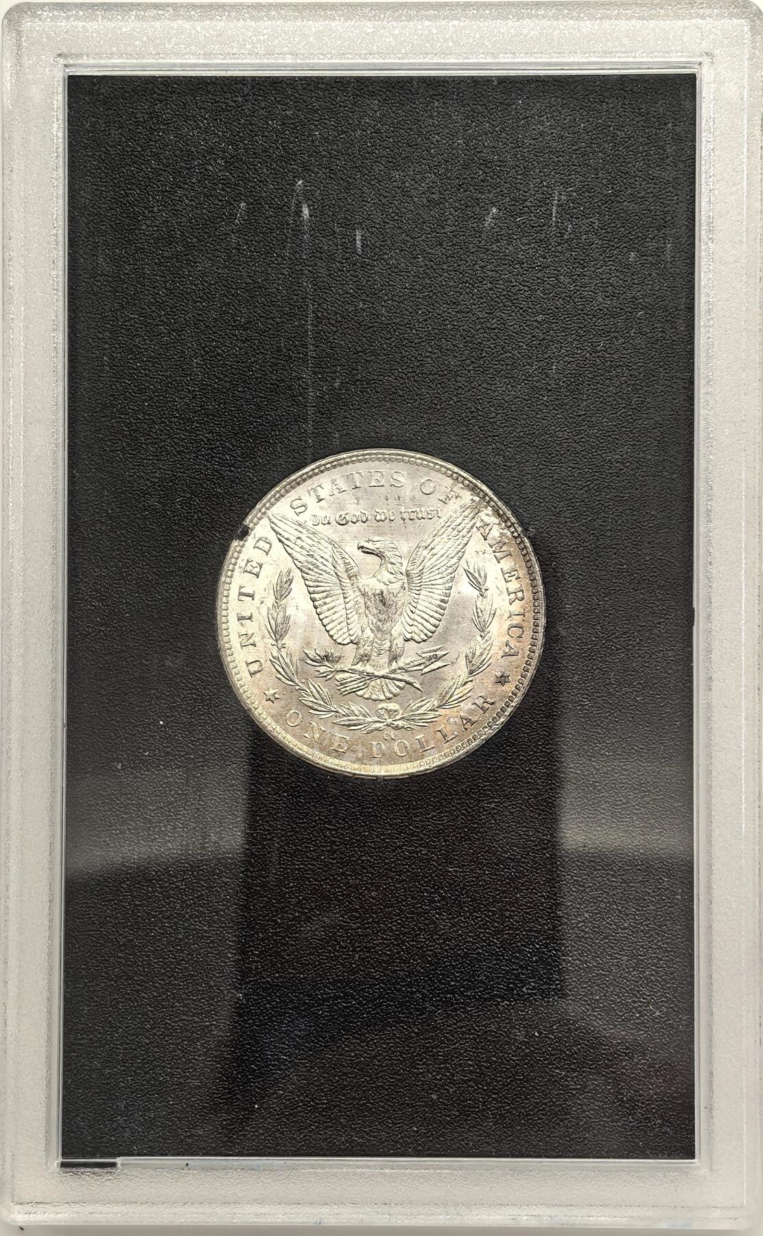 博洋堂藏家专场系列之美国钱币白金之夜专场暨第148期（全场包邮） 美国1883-CC GSA 摩根 正面有月牙形蓝彩包浆 64分的评级状态 证书和盒子齐全