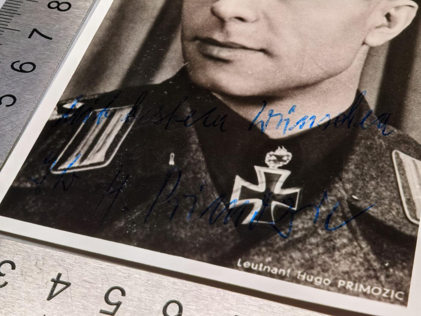 小驴勋章奖章收藏11月22日周六晚六点拍卖（珍爱和平，收藏战争，铭记历史，勿忘国耻，忠党爱国。有偿代拍，送拍规则在简介最后，参拍须阅读规则后再参拍，关系到运费包装发货时效真假辨别等关键信息，拍卖时不再发原图，看大图店主微信码在拍卖店铺介绍里） 最狡猾最出名的突击炮王牌“橡叶军士长”Hugo Primozic战后亲签