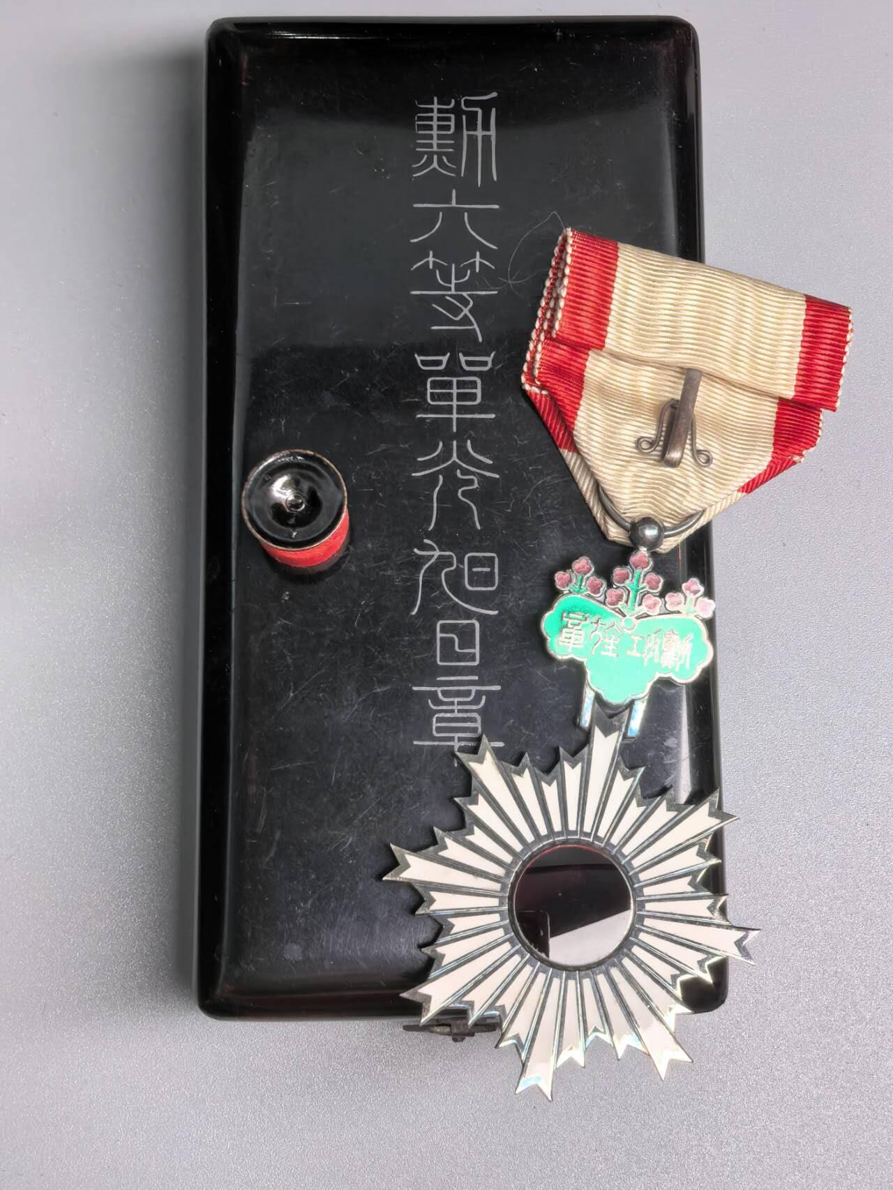 小驴勋章奖章收藏11月22日周六晚六点拍卖（珍爱和平，收藏战争，铭记历史，勿忘国耻，忠党爱国。有偿代拍，送拍规则在简介最后，参拍须阅读规则后再参拍，关系到运费包装发货时效真假辨别等关键信息，拍卖时不再发原图，看大图店主微信码在拍卖店铺介绍里）