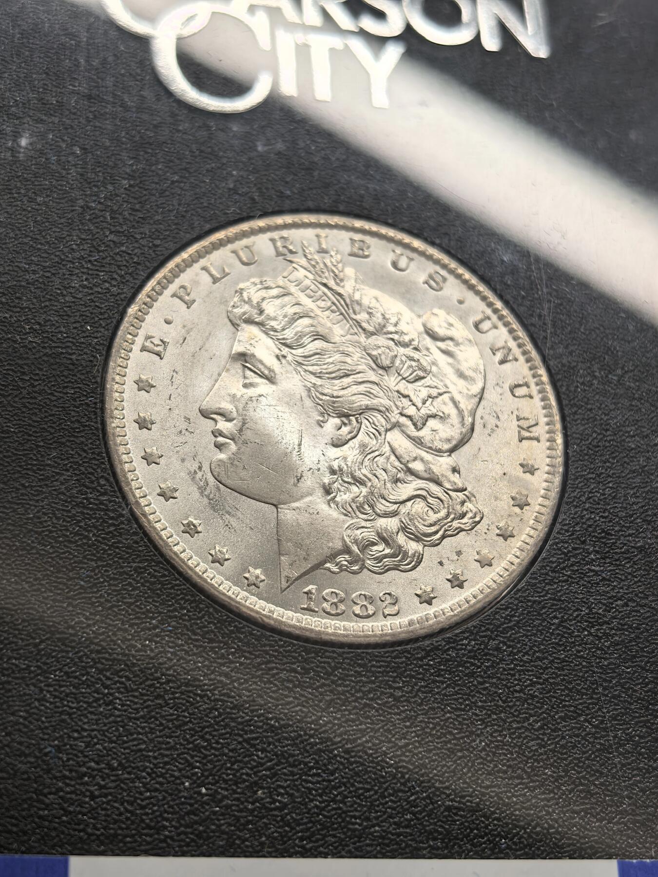 博洋堂藏家专场系列之美国钱币白金之夜专场暨第148期（全场包邮） NGC MS64 美国1882 CC 摩根 卡森厂 GSA大封装 附原盒及证书 鹰面褐色老包浆 高分难得 十字转光