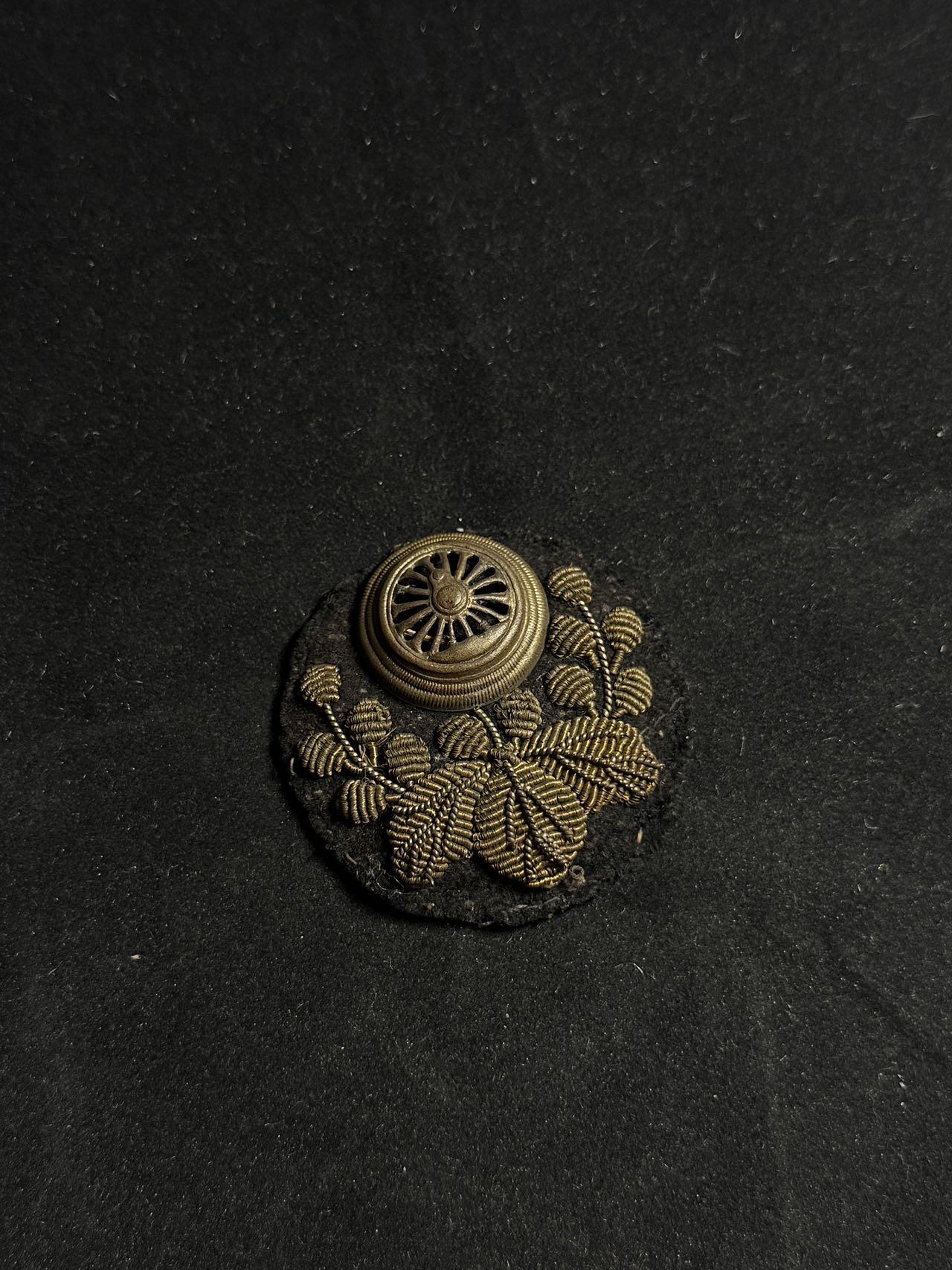 戎马世界章牌大赏第108期 日本国铁帽徽，早期金属丝刺绣版