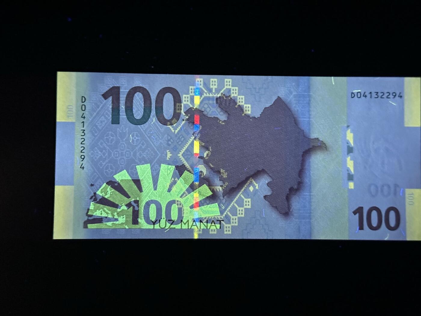 九十场（大更新） 阿塞拜疆2013年100马纳特，巴库双闸门 阿塞拜疆地图。品相unc！荧光漂亮！