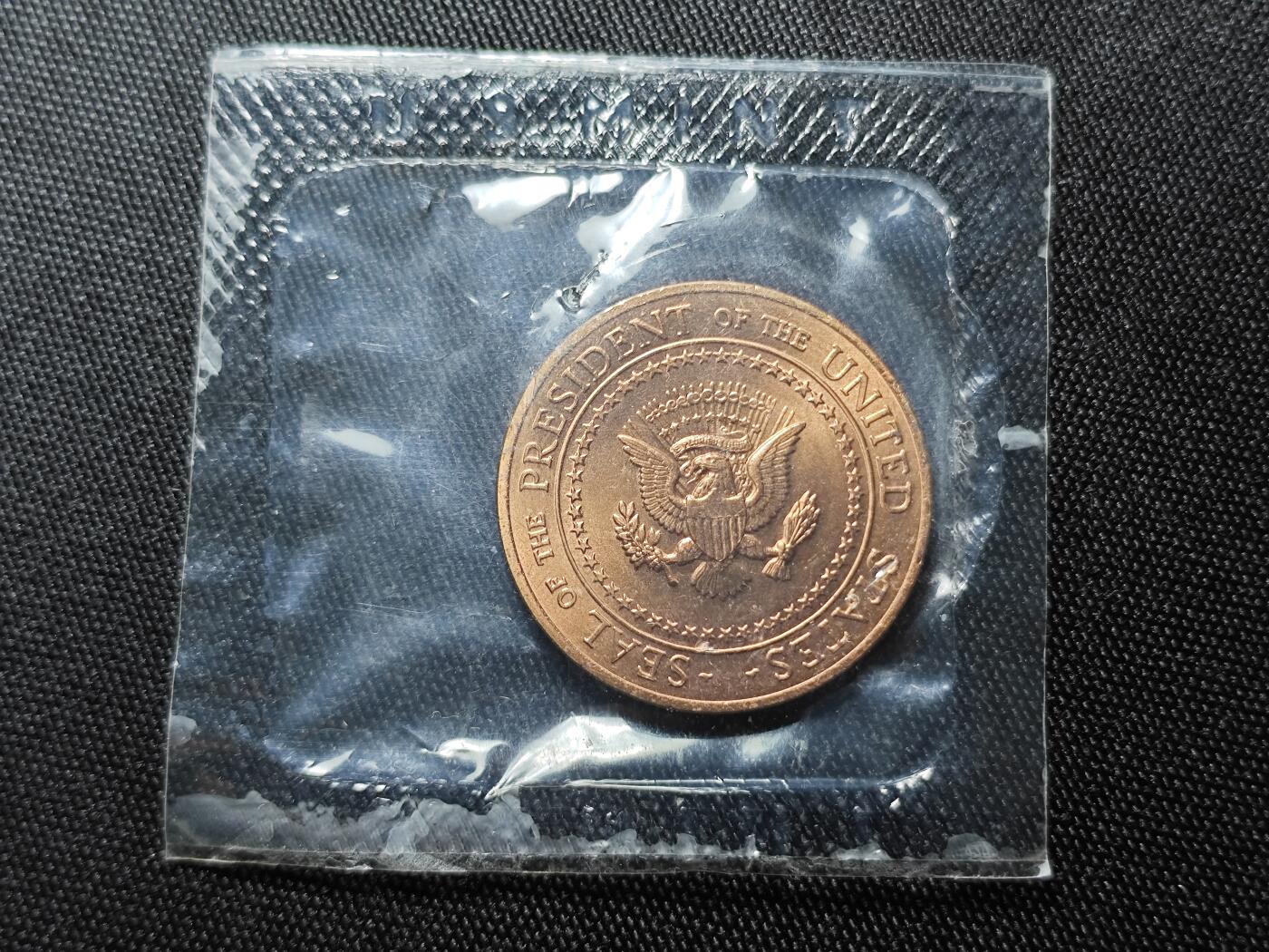 KK钱币收藏小铺 （套币 好品/批量散币 银币）专场  2月预留时间 周末发货   美国白宫纪念铜章 原封