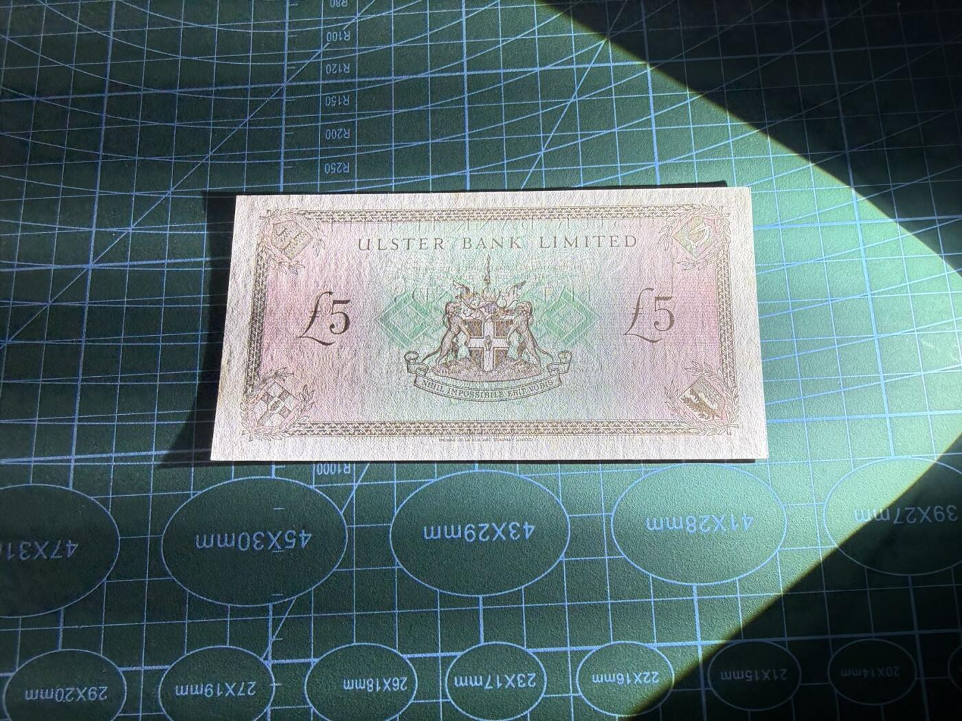 【炜奕收藏】，第五十一期 1989年北爱尔兰阿尔斯特银行5镑，UNC-品相，边缘潮斑