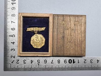 小驴勋章奖章收藏11月22日周六晚六点拍卖（珍爱和平，收藏战争，铭记历史，勿忘国耻，忠党爱国。有偿代拍，送拍规则在简介最后，参拍须阅读规则后再参拍，关系到运费包装发货时效真假辨别等关键信息，拍卖时不再发原图，看大图店主微信码在拍卖店铺介绍里） - 爱国妇人会特别会员章