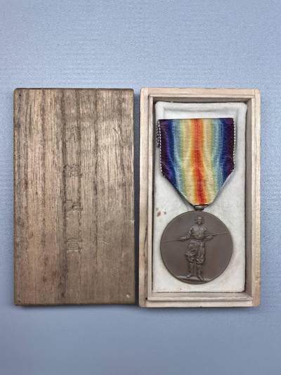 小驴勋章奖章收藏11月22日周六晚六点拍卖（珍爱和平，收藏战争，铭记历史，勿忘国耻，忠党爱国。有偿代拍，送拍规则在简介最后，参拍须阅读规则后再参拍，关系到运费包装发货时效真假辨别等关键信息，拍卖时不再发原图，看大图店主微信码在拍卖店铺介绍里） - 一战奖章带盒