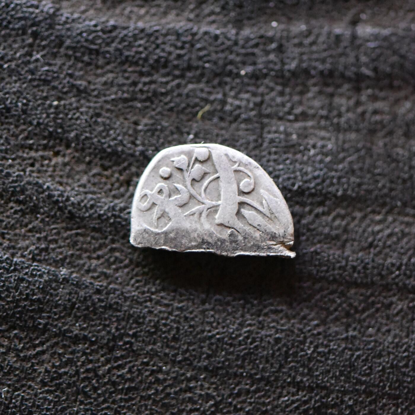 【良泉】第42期【自动场】12月4日晚19.30点开拍！99枚域外古代钱币专场  【少见】公元1874-1877年【伪“毕杜勒特汗国”（“洪福汗国”）】阿古柏（后被左宗棠击败）天罡银币，切割半个做2.5分银币通行，0.75克