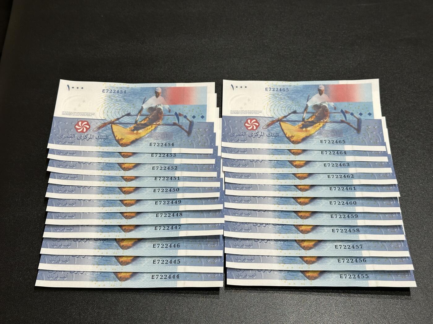 《外钞收藏家》第五百八十七期（精选场）（本平台长期征集拍品、欢迎藏友们联系合作） 2005年科摩罗1000法郎 22连号 全新UNC 尾444-455