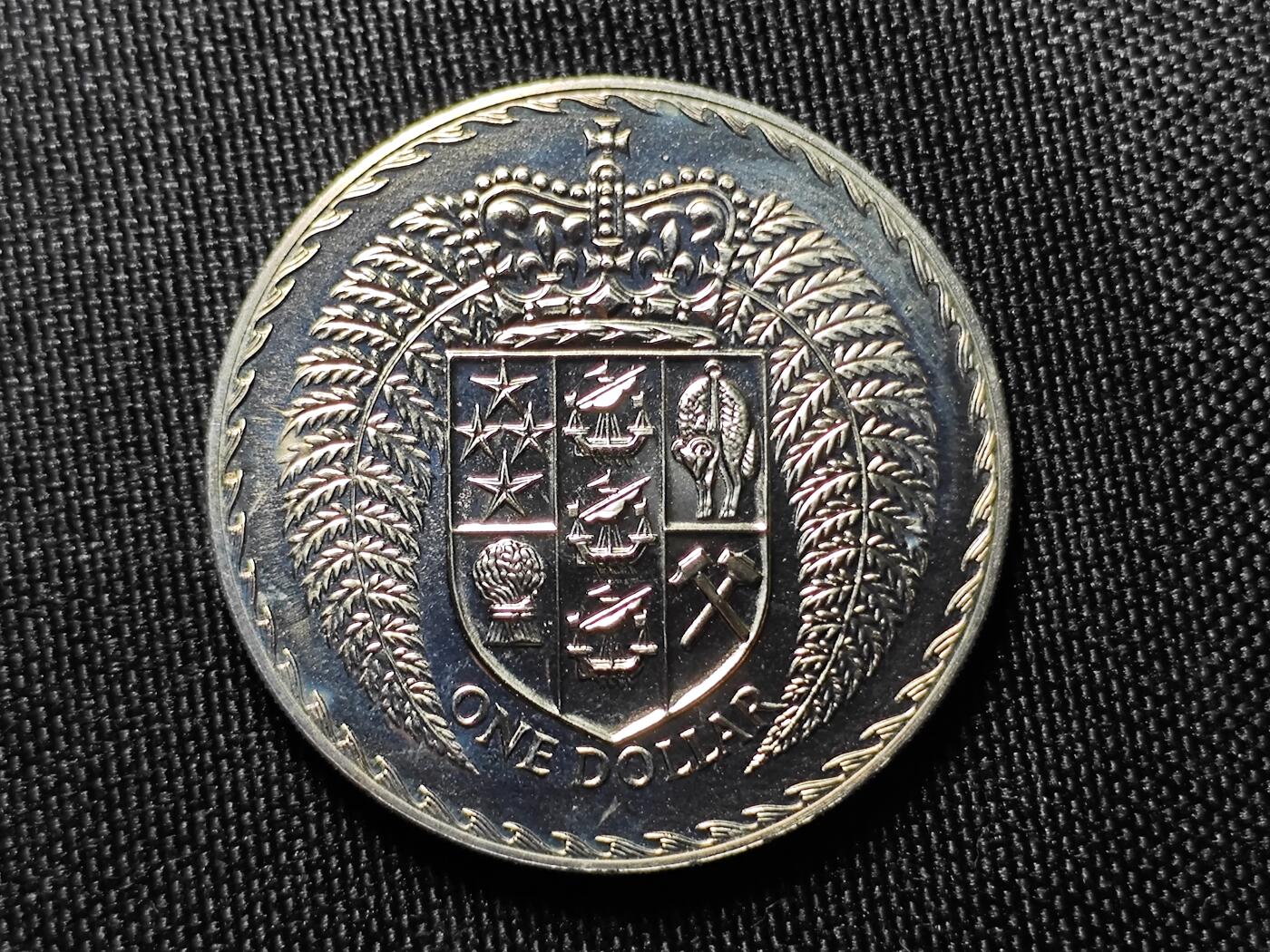 KK钱币收藏小铺 （套币 好品/批量散币 银币）专场  2月预留时间 周末发货  1979新西兰1元克朗形纪念币