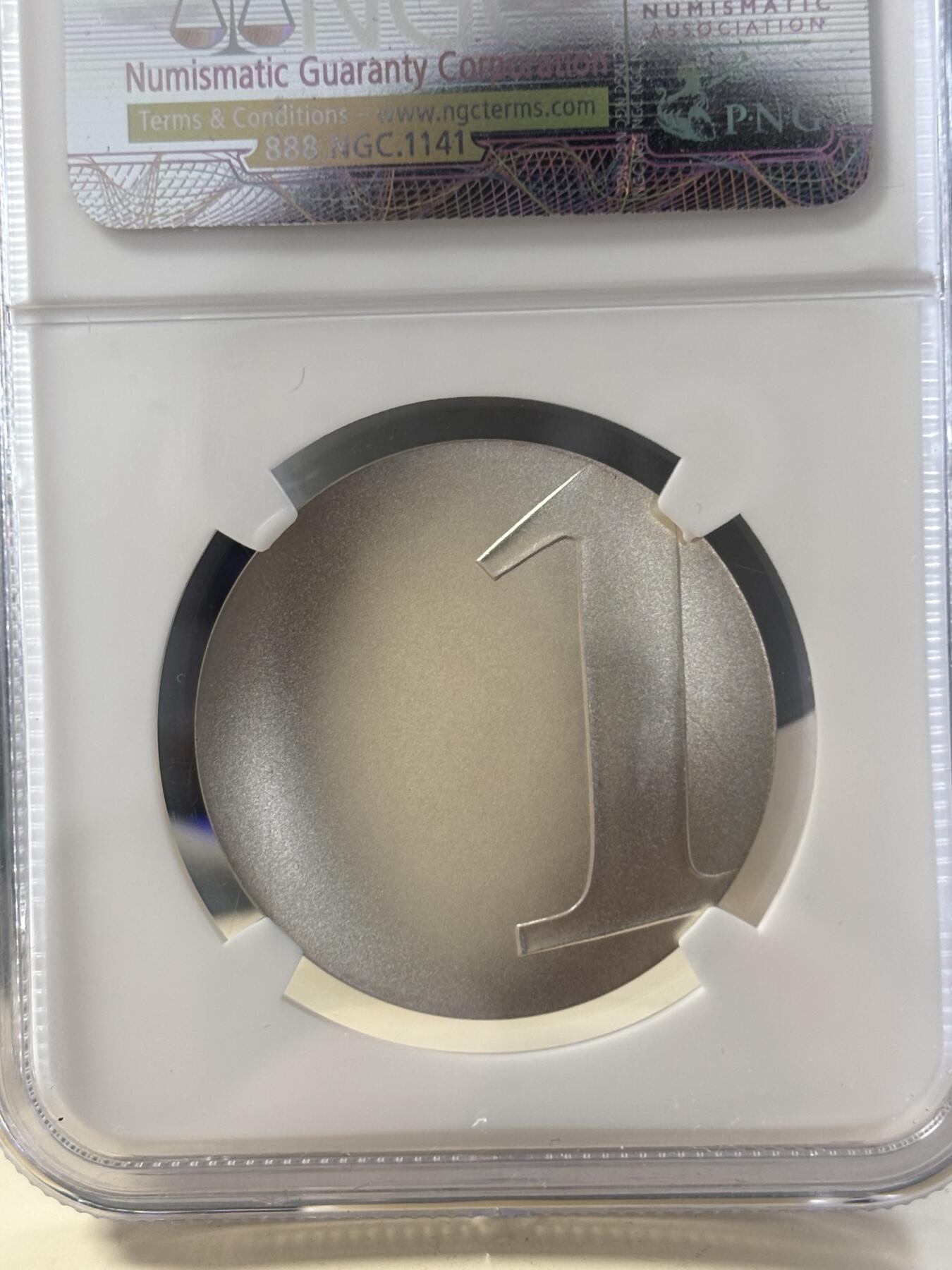 第182期拍卖 获奖币法国2001年最后的法郎波浪形曲面纪念银币NGC-PF68,17.77克，980银，