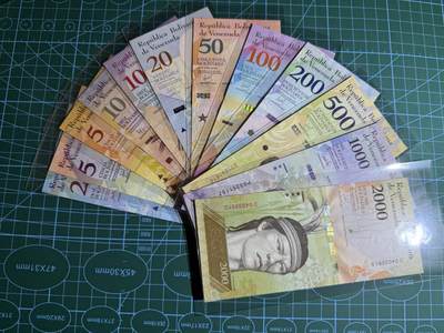 【炜奕收藏】，第五十一期 - 委内瑞拉彩虹钞共12张，UNC品相