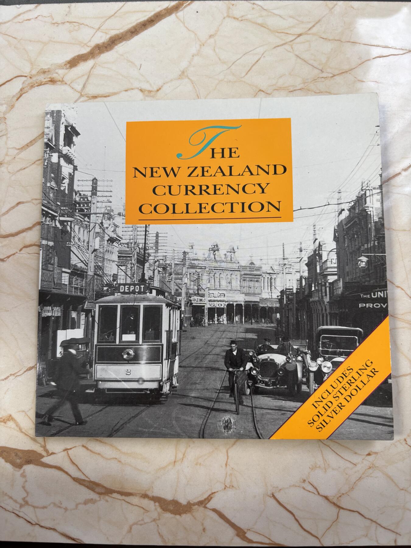第182期拍卖 册装新西兰 1934-1983年 8枚精装套币 含3枚纪念银币，大银币含银925，重28.28克，1965年1先令的含500银，5.65克,1934年的含银500，1.41克