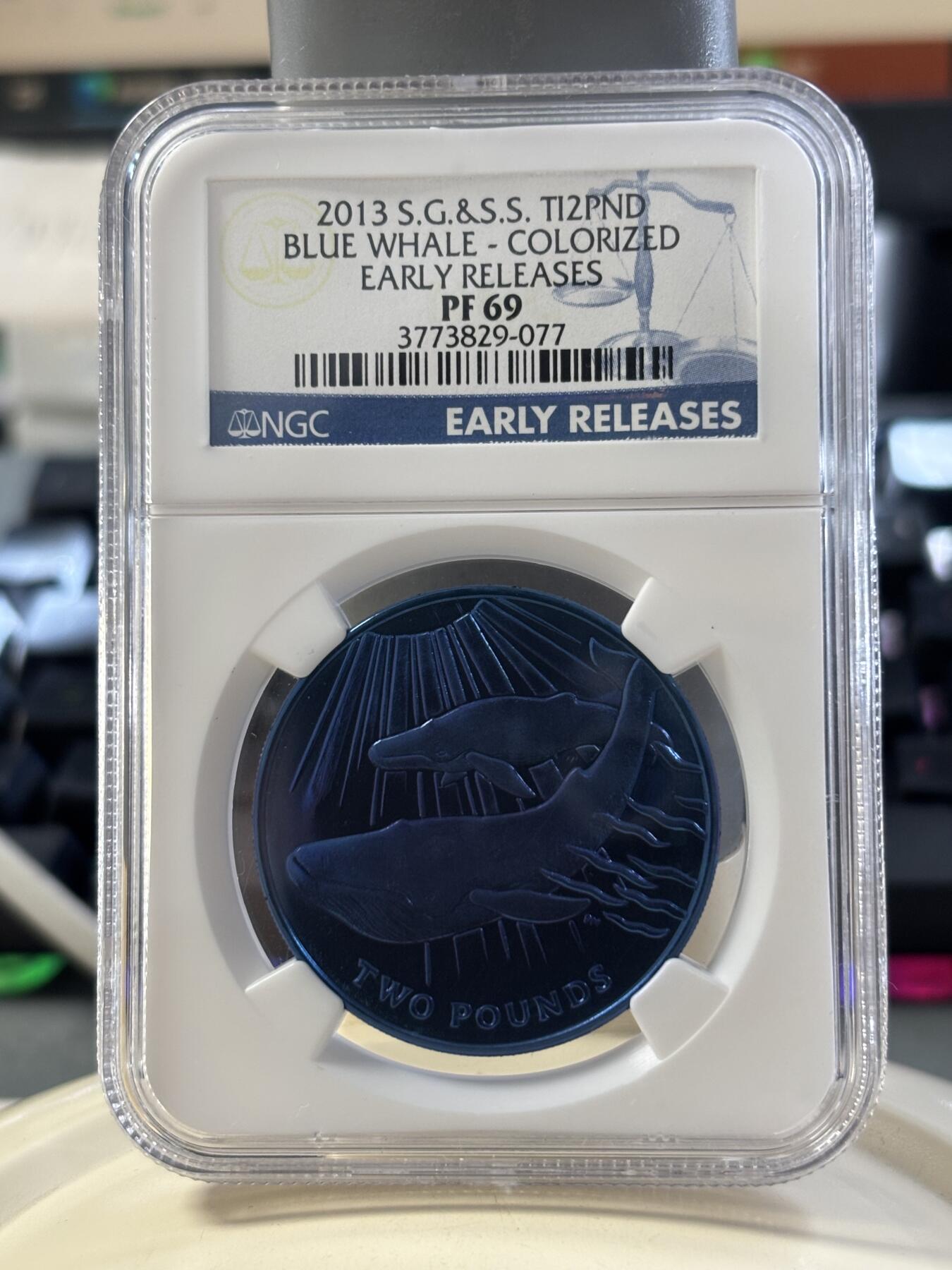 第182期拍卖 英国南乔治亚和南桑德韦奇群岛2013年蓝鲸钛金属纪念币NGC-PF69，10克