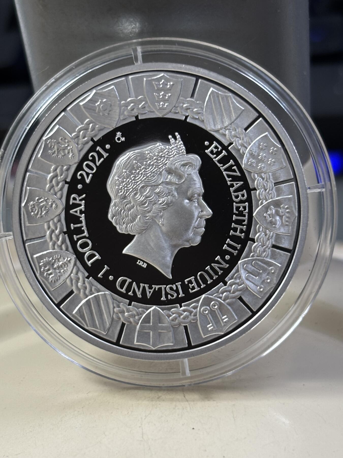 第182期拍卖 纽埃2021年兰斯洛特和吉尼维尔亚瑟王传奇纪念银币，999银，发行1000枚