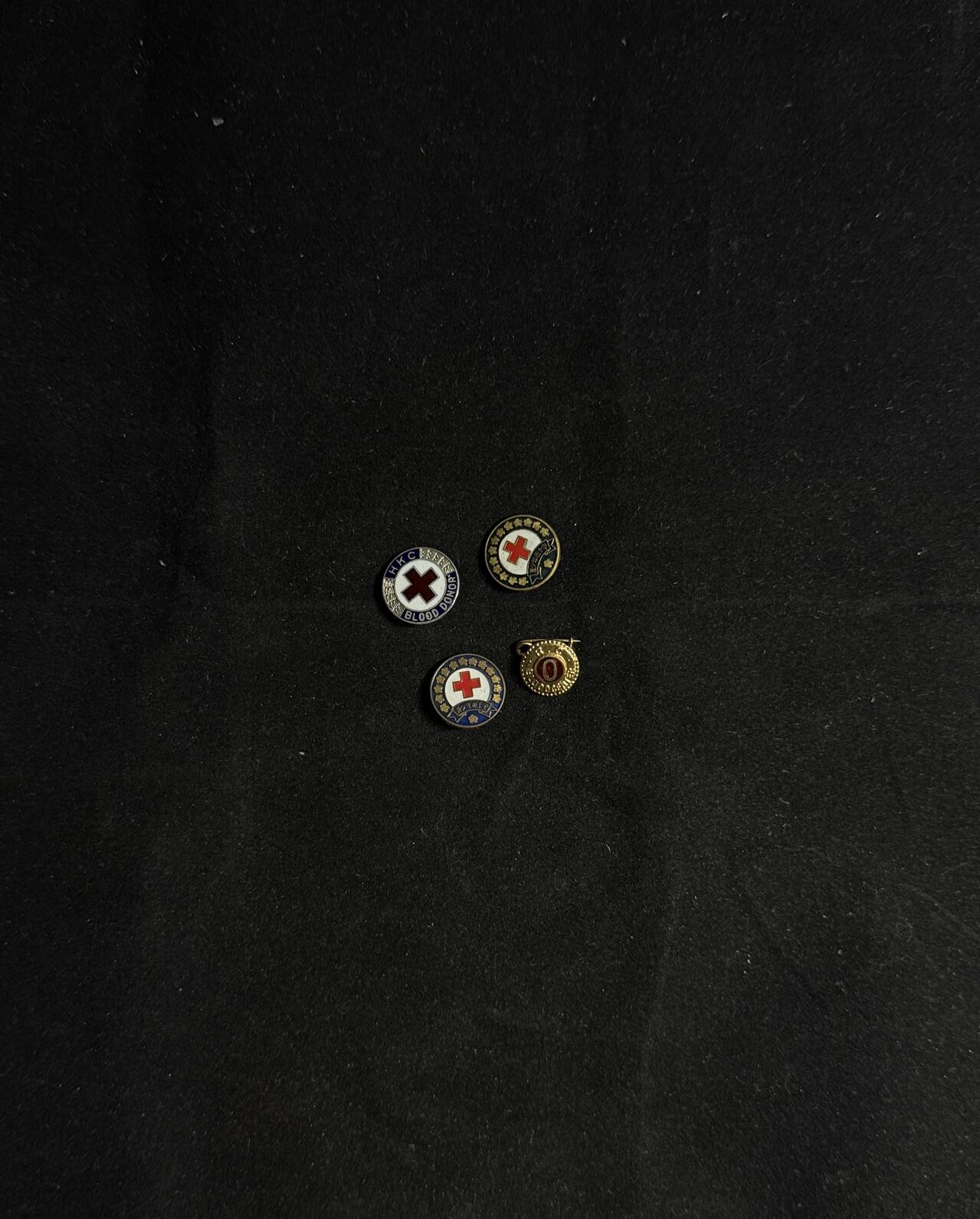 戎马世界章牌大赏第108期 日本红十字会小证章一组