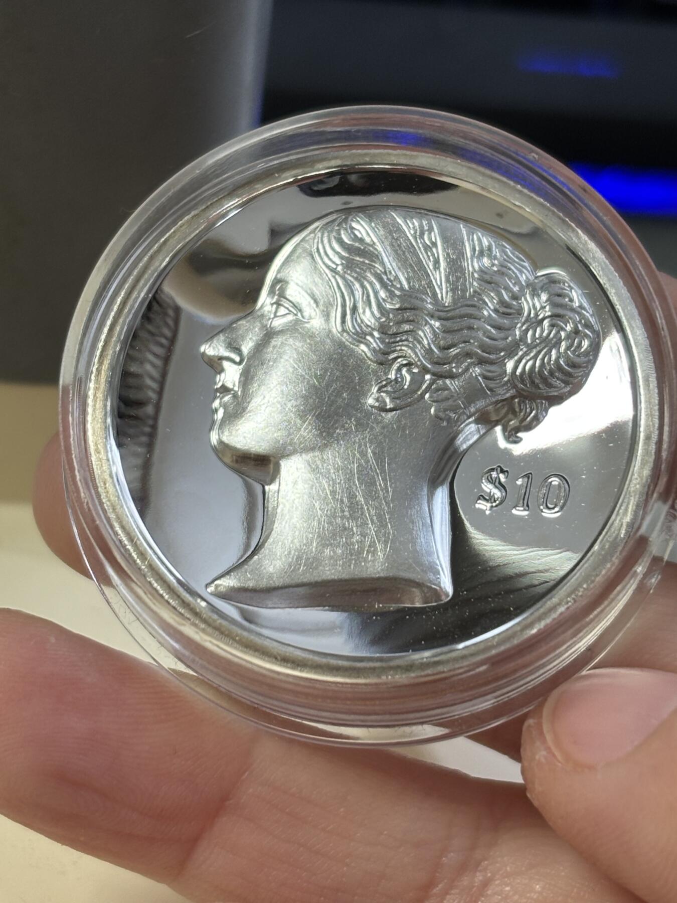 第182期拍卖 维尔京2017年维多利亚女王2盎司超高浮雕加厚银币，999银，发行量650枚