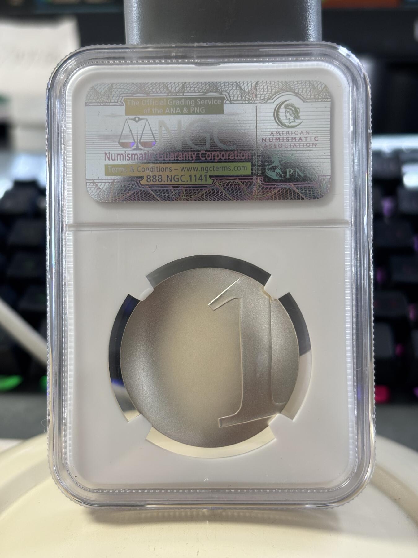 第182期拍卖 获奖币法国2001年最后的法郎波浪形曲面纪念银币NGC-PF68,17.77克，980银，