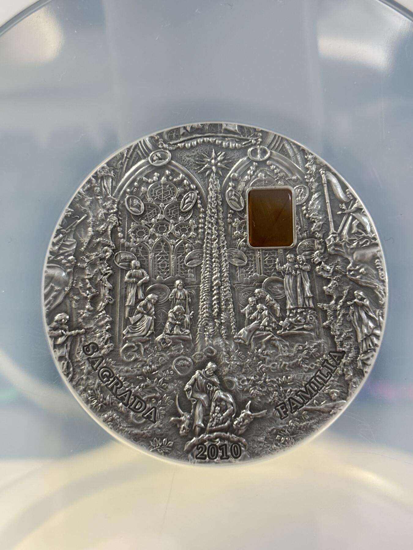 第182期拍卖 帕劳2010年矿物艺术琥珀镶嵌琥珀宫仿古银币NGC-PF69，2盎司，999银