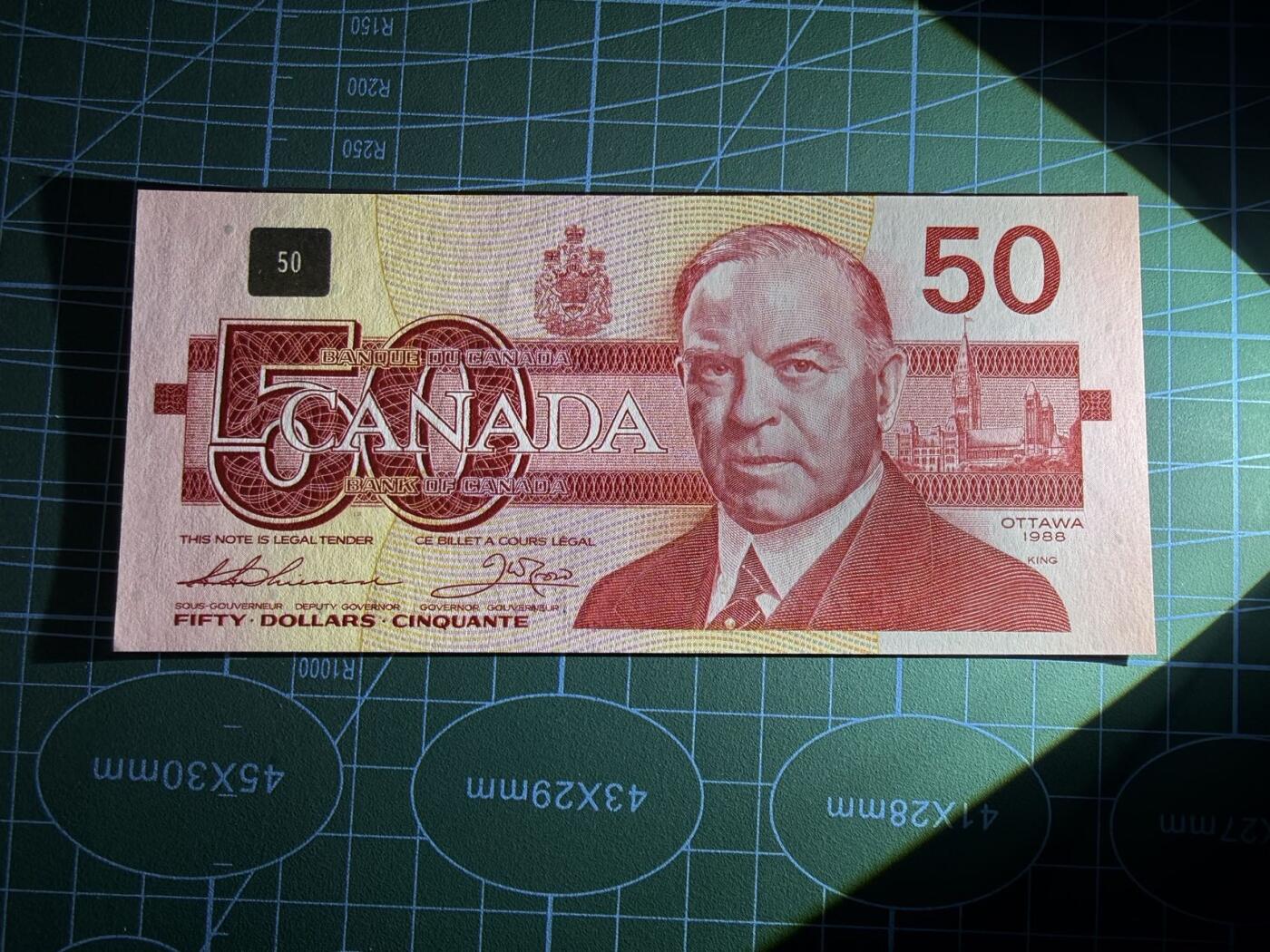 【炜奕收藏】，第五十一期 1988年加拿大50元，UNC品相，背面轻微荧光粉，号码无4
