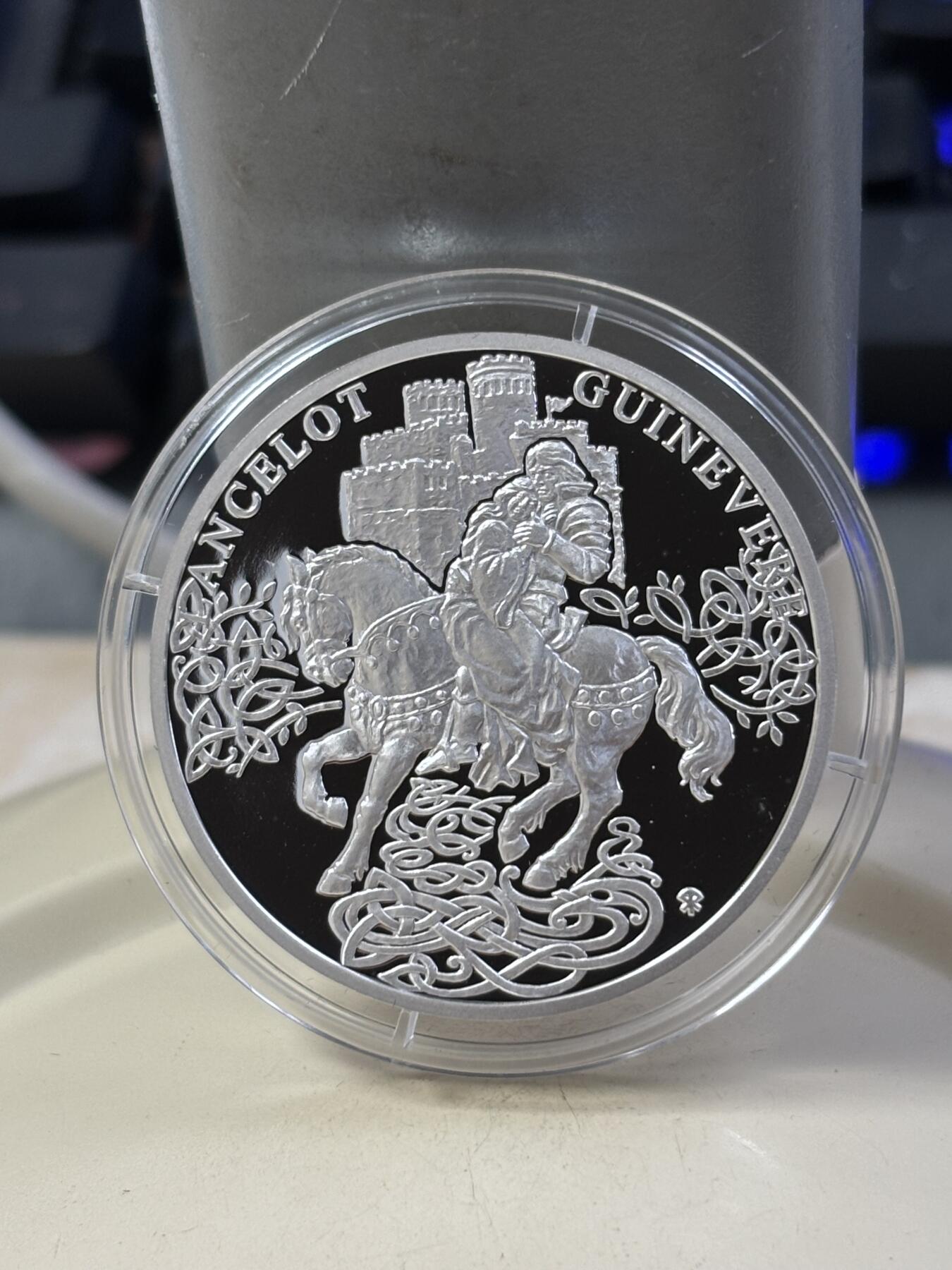 第182期拍卖 纽埃2021年兰斯洛特和吉尼维尔亚瑟王传奇纪念银币，999银，发行1000枚