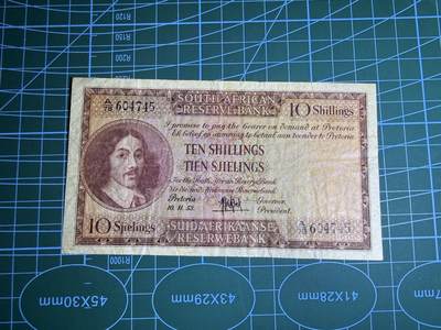 【炜奕收藏】，第五十一期 - 1953年南非10先令，品相如图