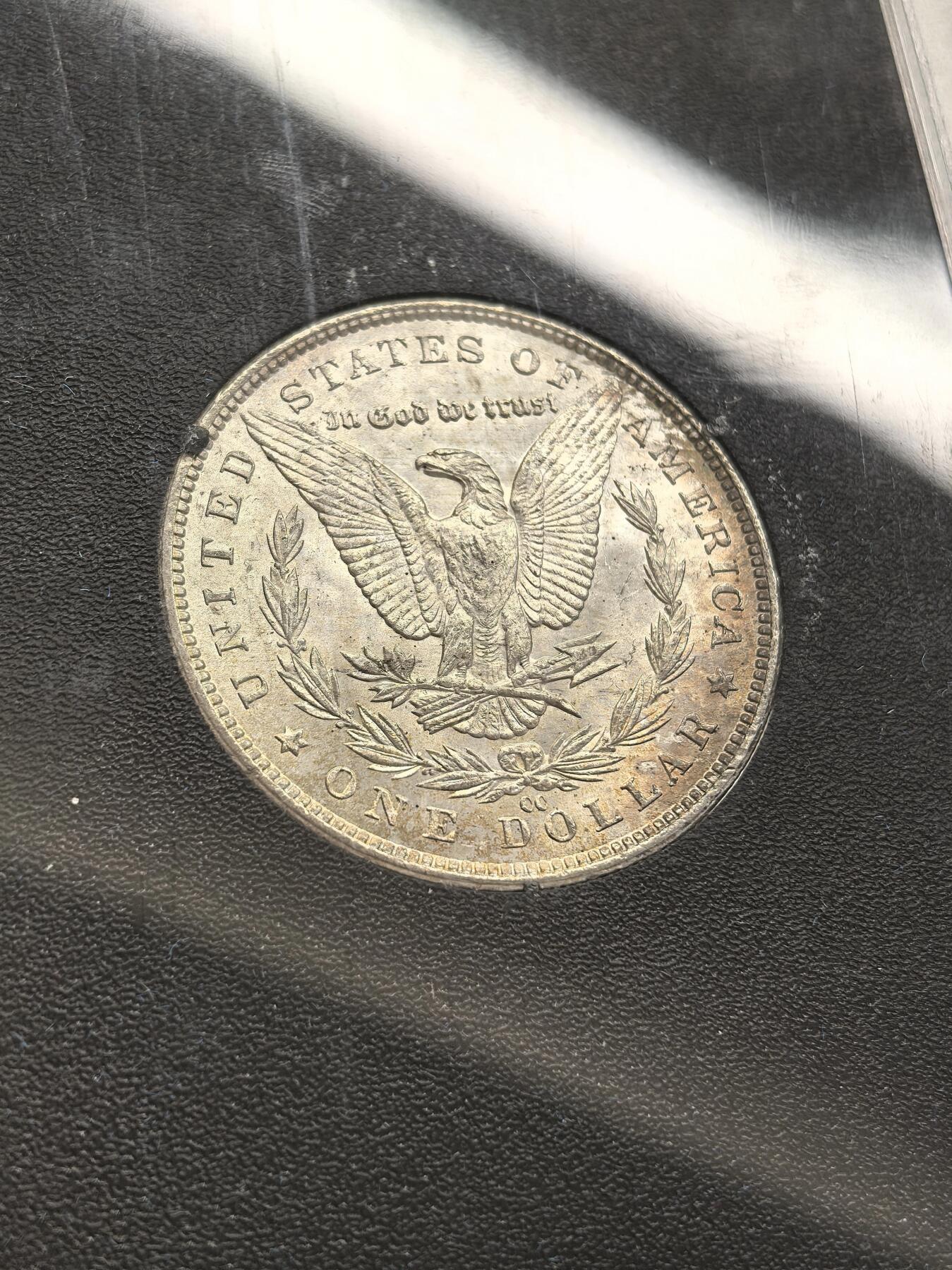 博洋堂藏家专场系列之美国钱币白金之夜专场暨第148期（全场包邮） 美国1883-CC GSA 摩根 正面有月牙形蓝彩包浆 64分的评级状态 证书和盒子齐全