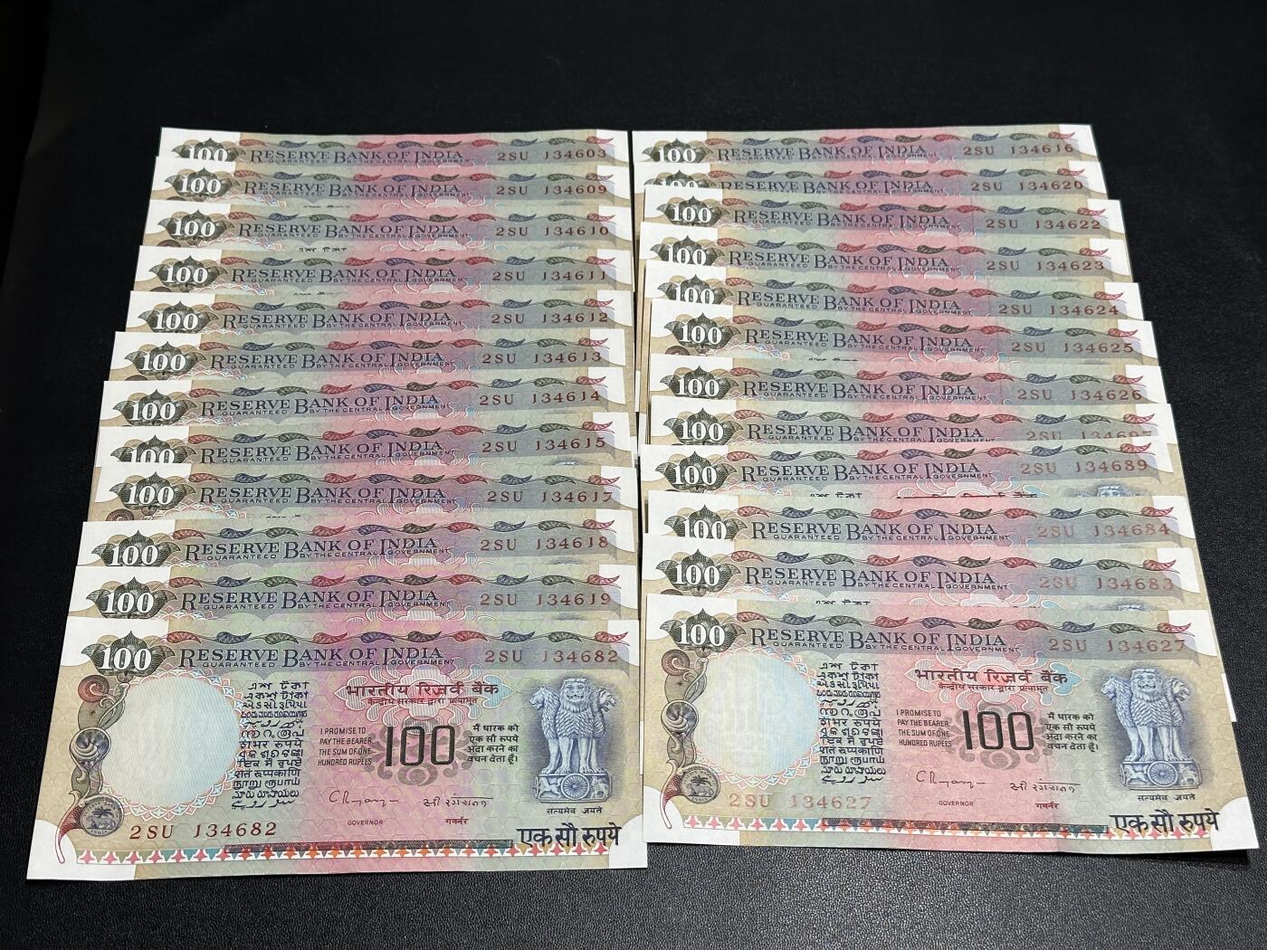 《外钞收藏家》第五百八十七期（精选场）（本平台长期征集拍品、欢迎藏友们联系合作） 印度200卢比 22张一起 部分连号 UNC-