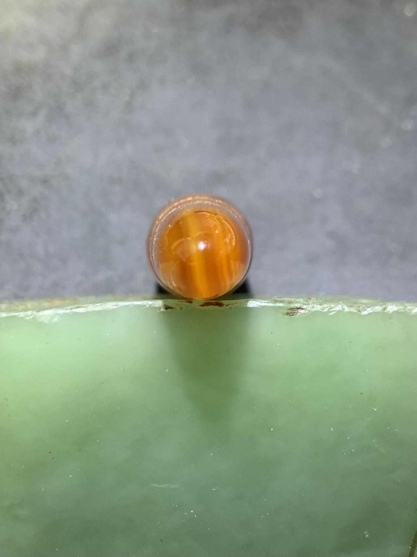 缠丝玛瑙雕刻通货子 弹头吊坠一个，