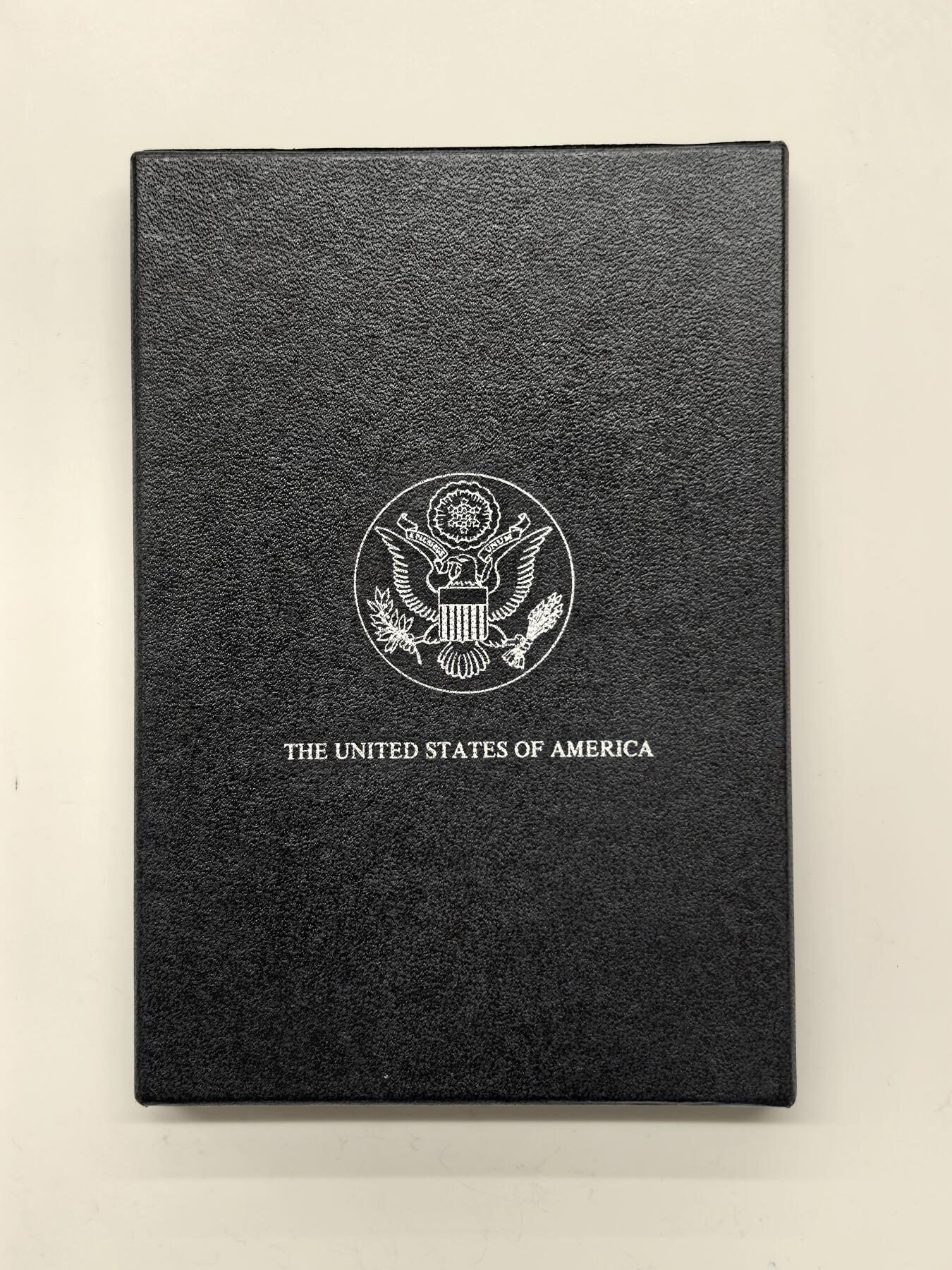 博洋堂藏家专场系列之美国钱币白金之夜专场暨第148期（全场包邮） NGC MS64 美国1882 CC 摩根 卡森厂 GSA大封装 附原盒及证书 人像面橘红色老包浆 高分难得 十字转光