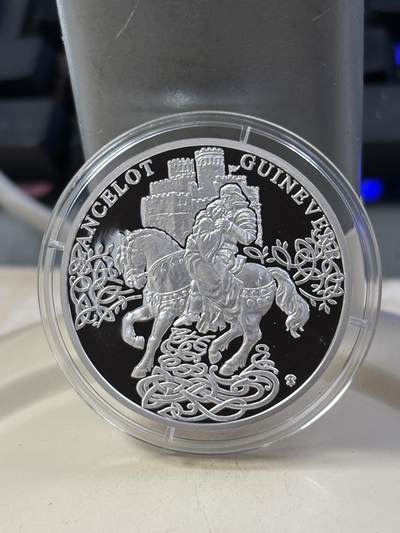 第182期拍卖 - 纽埃2021年兰斯洛特和吉尼维尔亚瑟王传奇纪念银币，999银，发行1000枚
