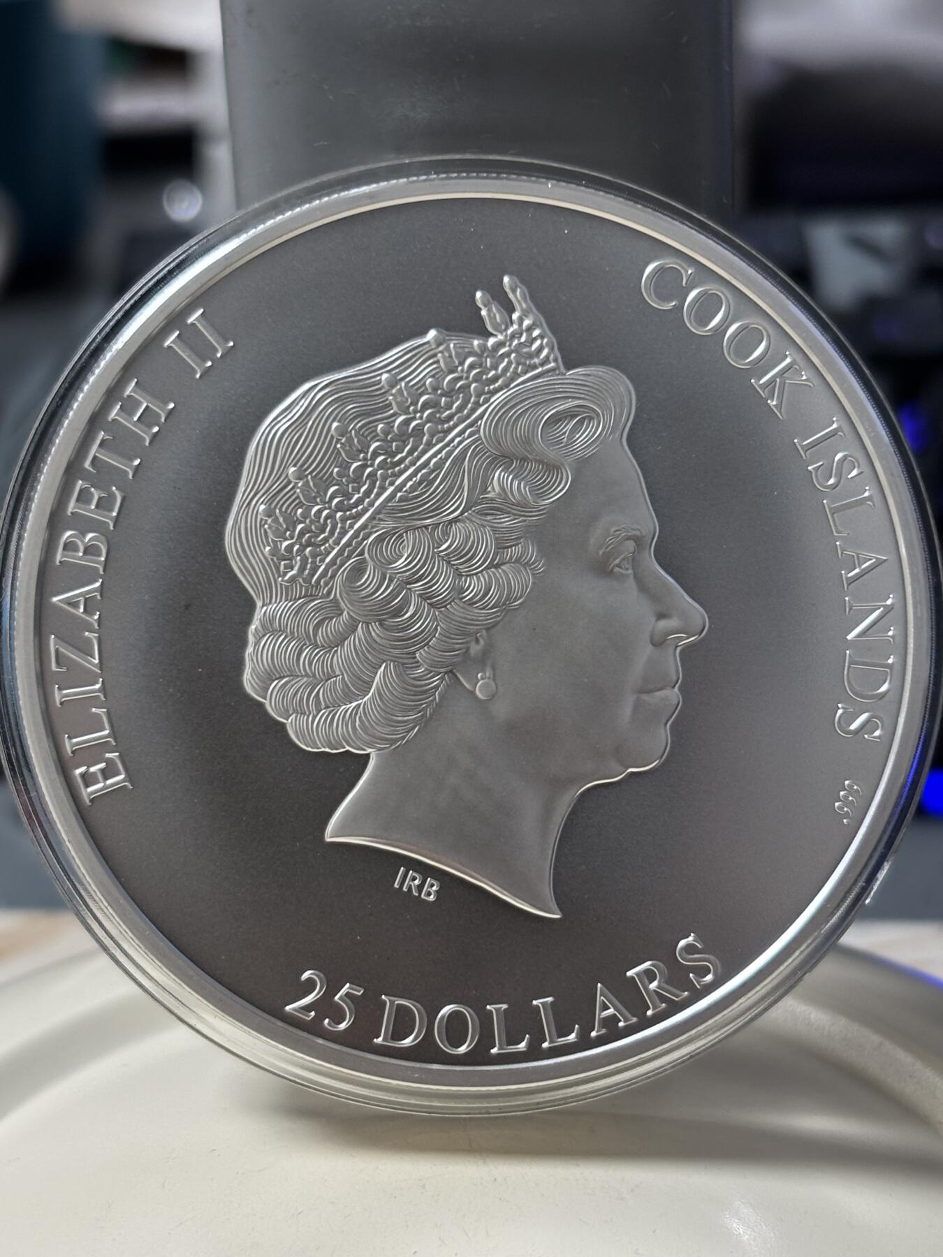 第183期拍卖 获奖库克2017年七大峰系列珠峰5盎司高浮雕银币，999银，发行777枚