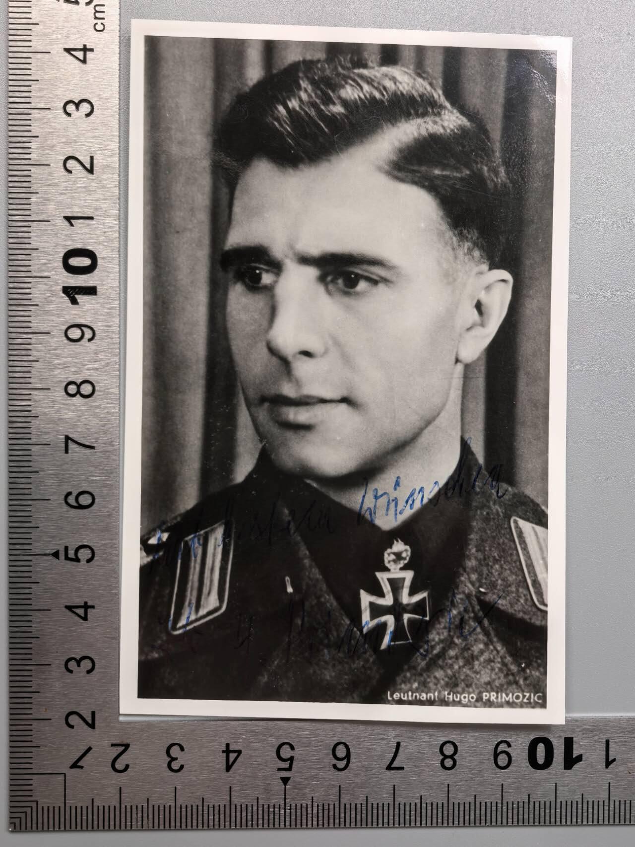 小驴勋章奖章收藏11月22日周六晚六点拍卖（珍爱和平，收藏战争，铭记历史，勿忘国耻，忠党爱国。有偿代拍，送拍规则在简介最后，参拍须阅读规则后再参拍，关系到运费包装发货时效真假辨别等关键信息，拍卖时不再发原图，看大图店主微信码在拍卖店铺介绍里） 最狡猾最出名的突击炮王牌“橡叶军士长”Hugo Primozic战后亲签