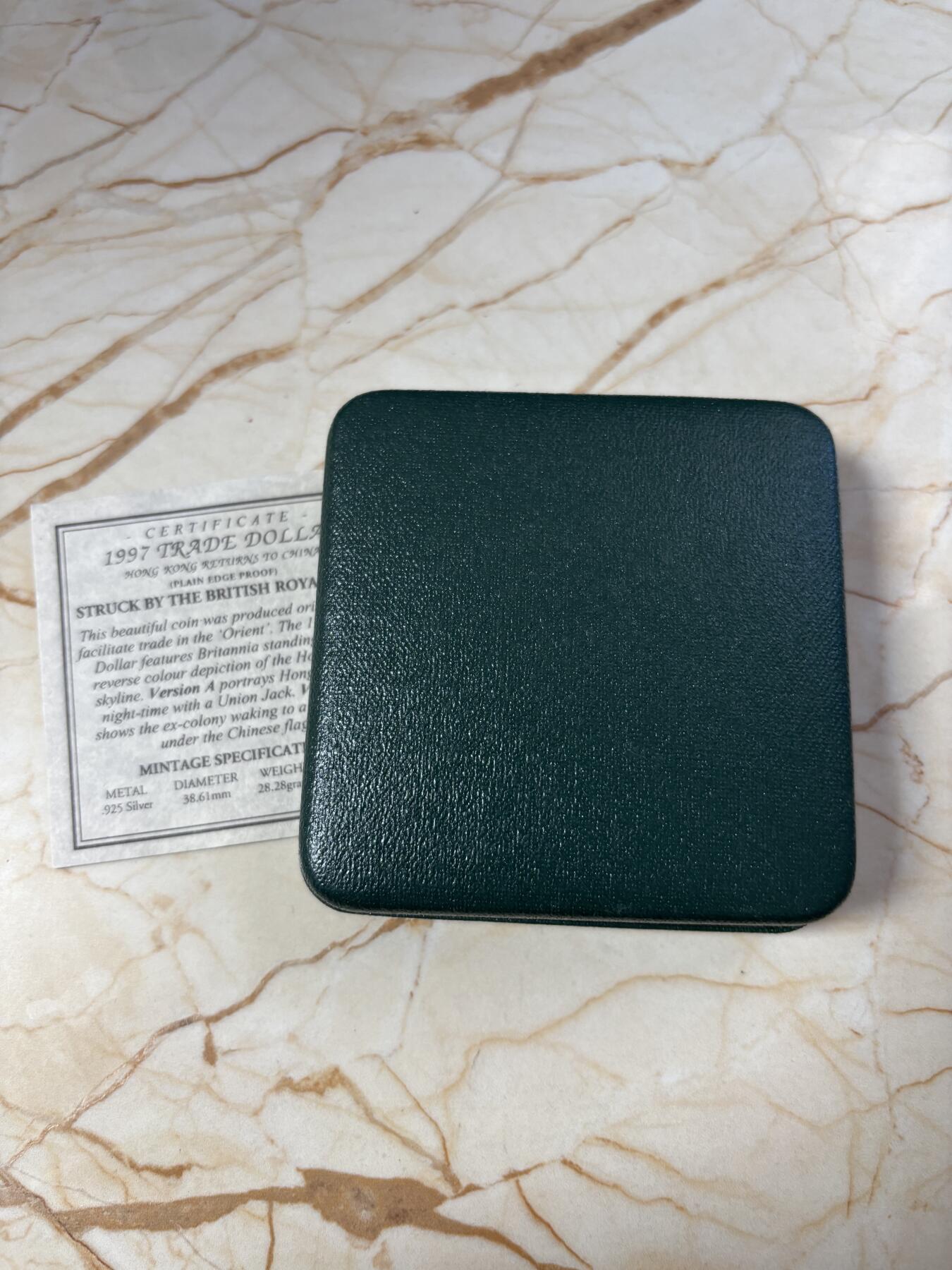 第182期拍卖 英国1997年香港回归彩色纪念银币，925银，28.1克，有氧化