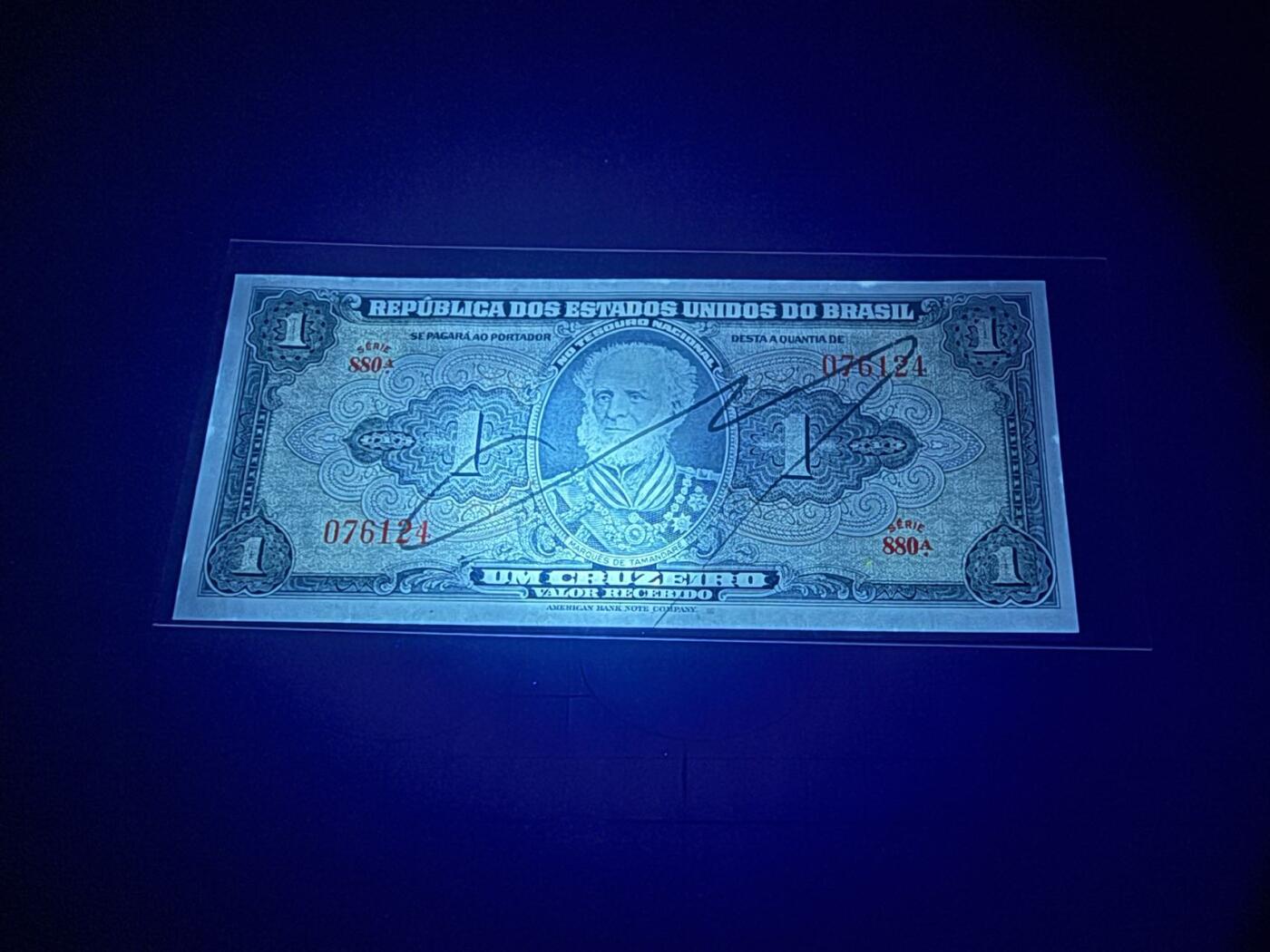 【炜奕收藏】，第五十一期 1944年巴西1克鲁塞罗，UNC-品相，边缘轻微潮，手签版