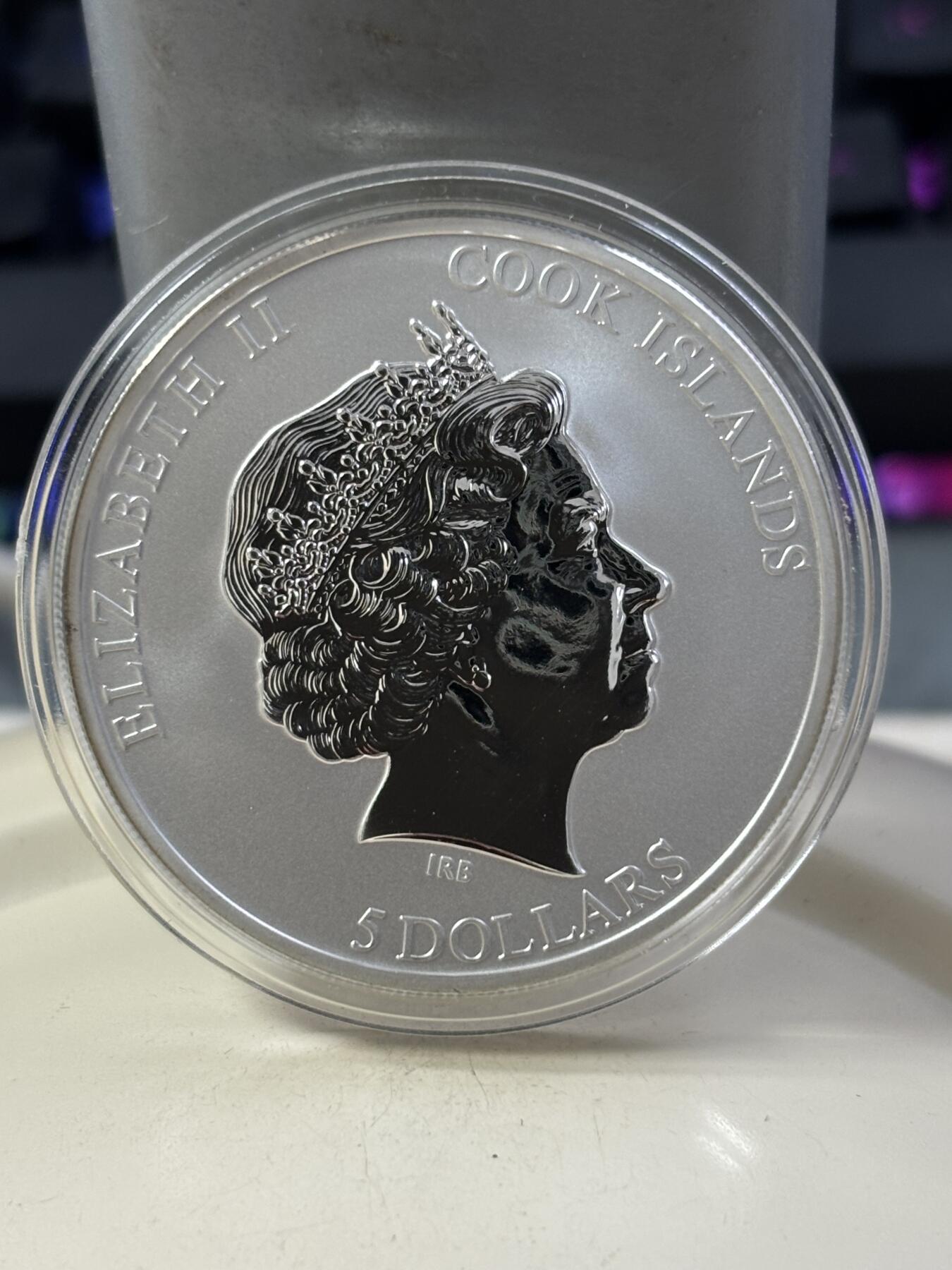 第182期拍卖 库克2013年珍稀动物黑松鼠彩色精制银币，925银，20克，发行999枚