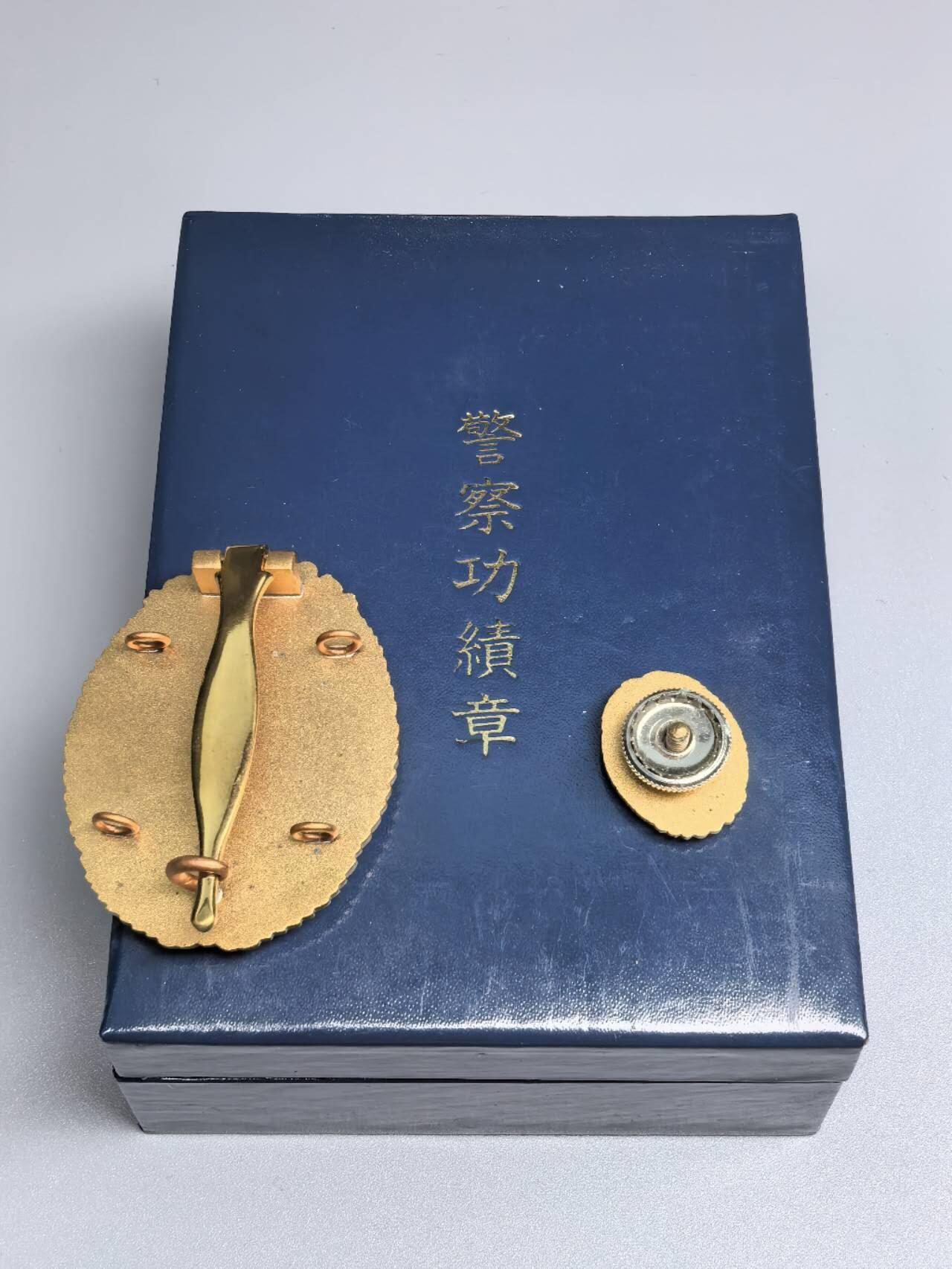 小驴勋章奖章收藏11月22日周六晚六点拍卖（珍爱和平，收藏战争，铭记历史，勿忘国耻，忠党爱国。有偿代拍，送拍规则在简介最后，参拍须阅读规则后再参拍，关系到运费包装发货时效真假辨别等关键信息，拍卖时不再发原图，看大图店主微信码在拍卖店铺介绍里）