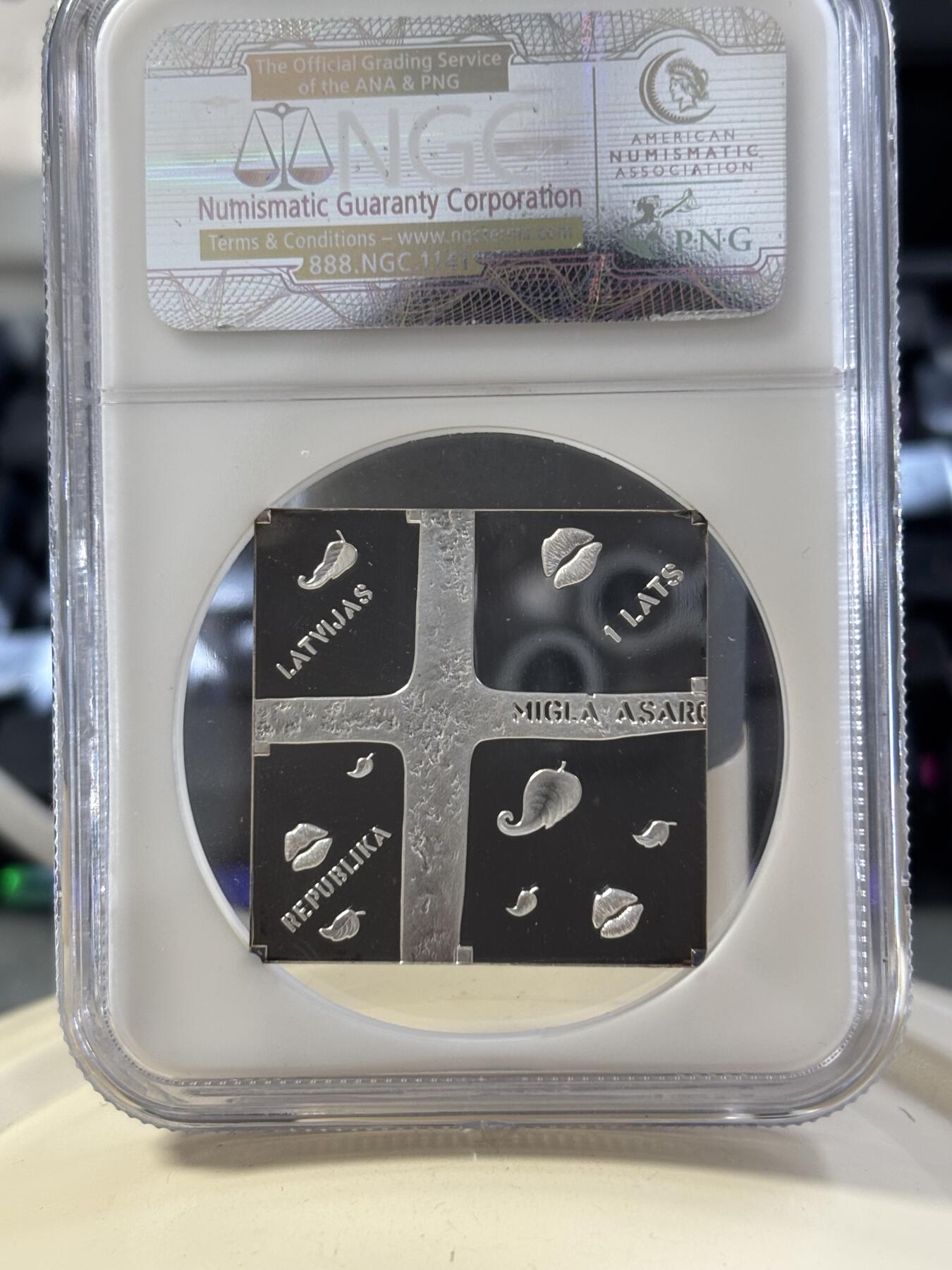 第182期拍卖 获奖币拉脱维亚2011年诗人萨克斯蒙着雾的窗精制纪念银币NGC-PF69,26克，925银，发行7000枚