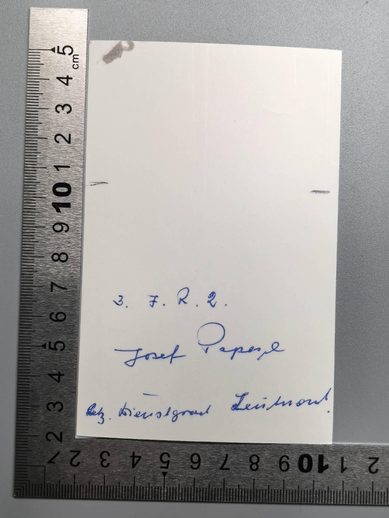 小驴勋章奖章收藏11月22日周六晚六点拍卖（珍爱和平，收藏战争，铭记历史，勿忘国耻，忠党爱国。有偿代拍，送拍规则在简介最后，参拍须阅读规则后再参拍，关系到运费包装发货时效真假辨别等关键信息，拍卖时不再发原图，看大图店主微信码在拍卖店铺介绍里） Josef Papesch战后背面亲签