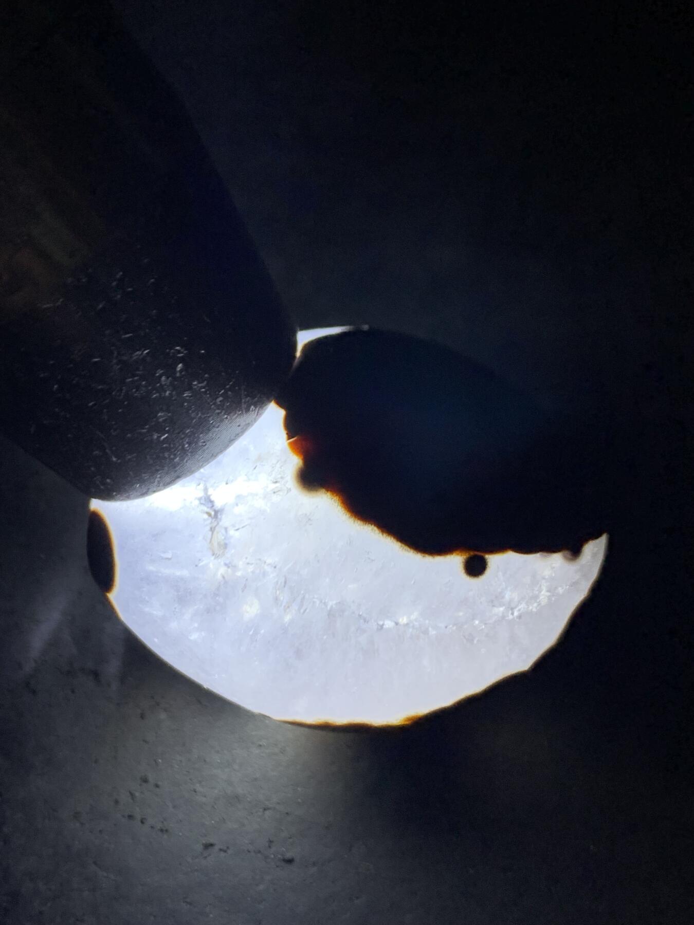 精美冰飘红黑料战国红玛瑙随形大勒子一颗！