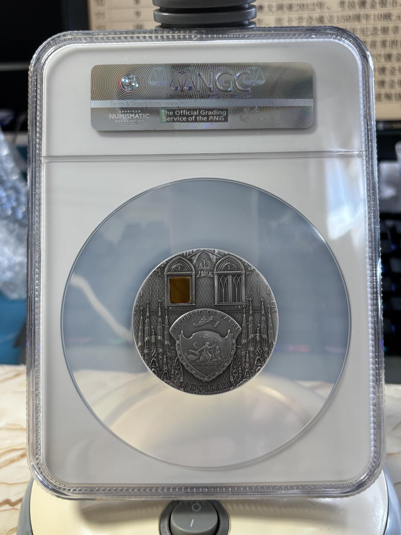 第182期拍卖 帕劳2010年矿物艺术琥珀镶嵌琥珀宫仿古银币NGC-PF69，2盎司，999银