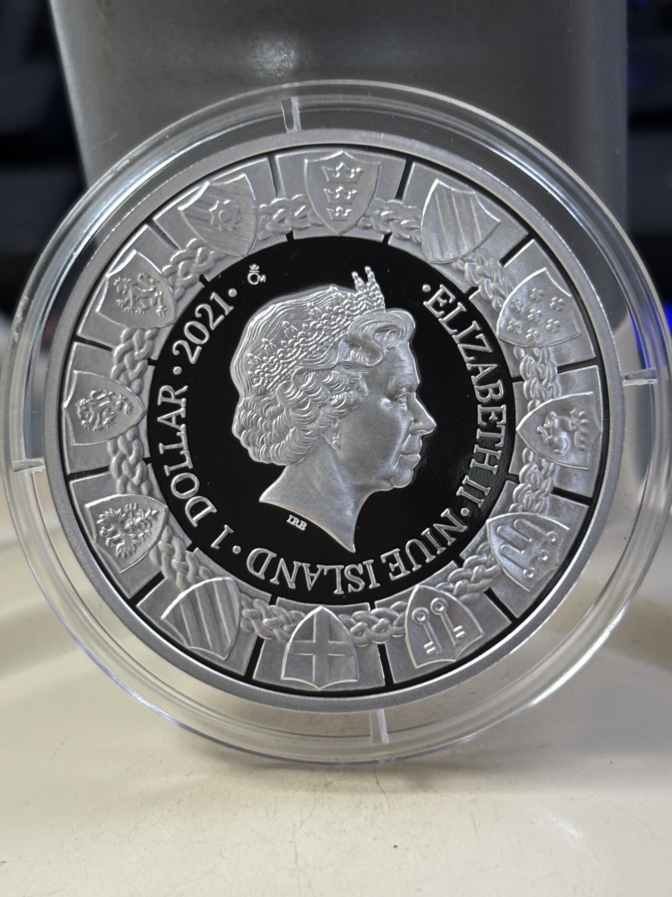 第182期拍卖 纽埃2021年兰斯洛特和吉尼维尔亚瑟王传奇纪念银币，999银，发行1000枚