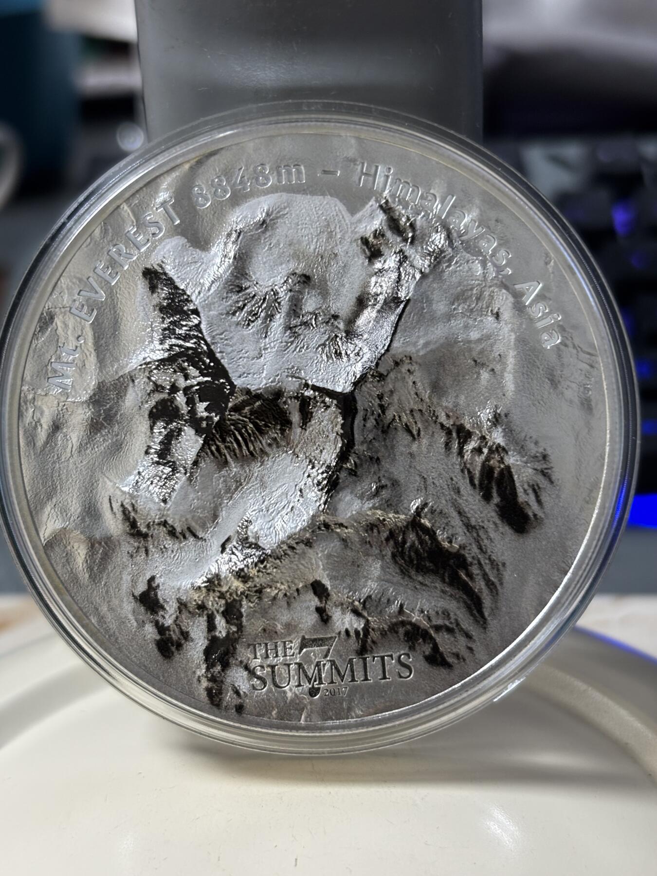 第183期拍卖 获奖库克2017年七大峰系列珠峰5盎司高浮雕银币，999银，发行777枚