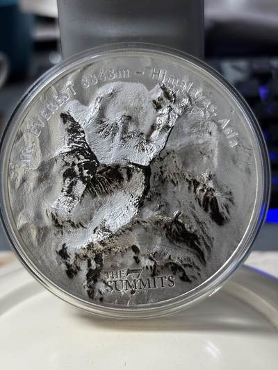 第183期拍卖 - 获奖库克2017年七大峰系列珠峰5盎司高浮雕银币，999银，发行777枚