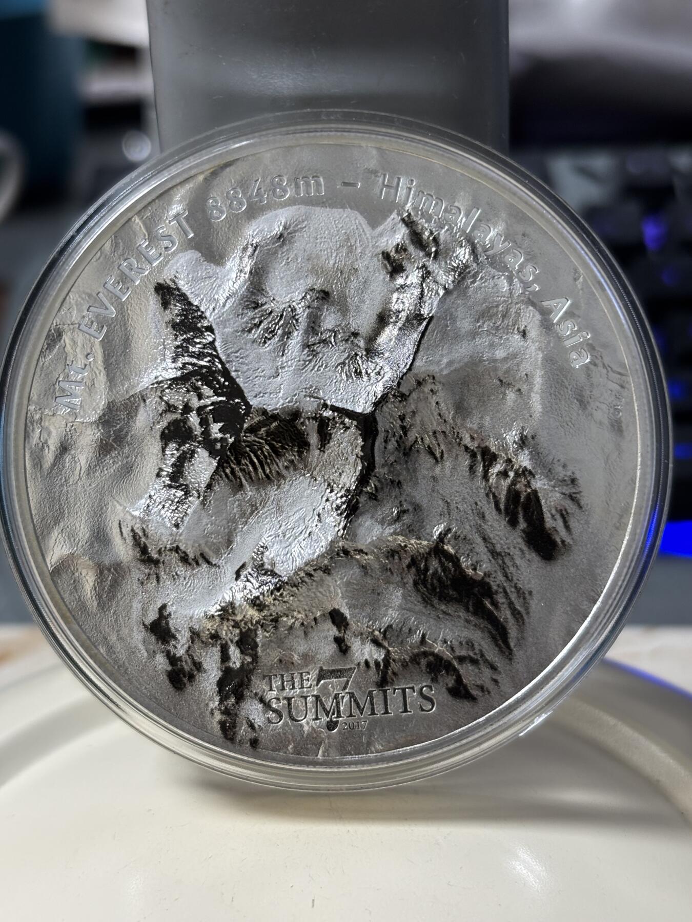 第183期拍卖 获奖库克2017年七大峰系列珠峰5盎司高浮雕银币，999银，发行777枚